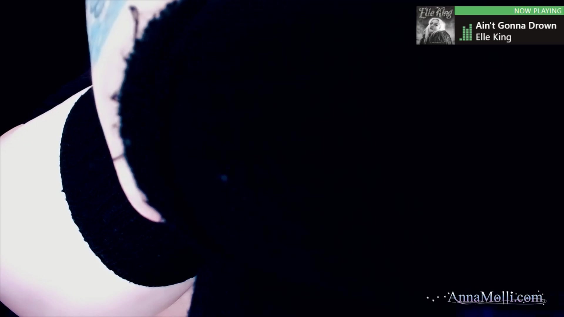 Gallery image thumbnail from AnnaMolli's myfreecams stream on, 08/03/2025, 04:09 image 8 of 20