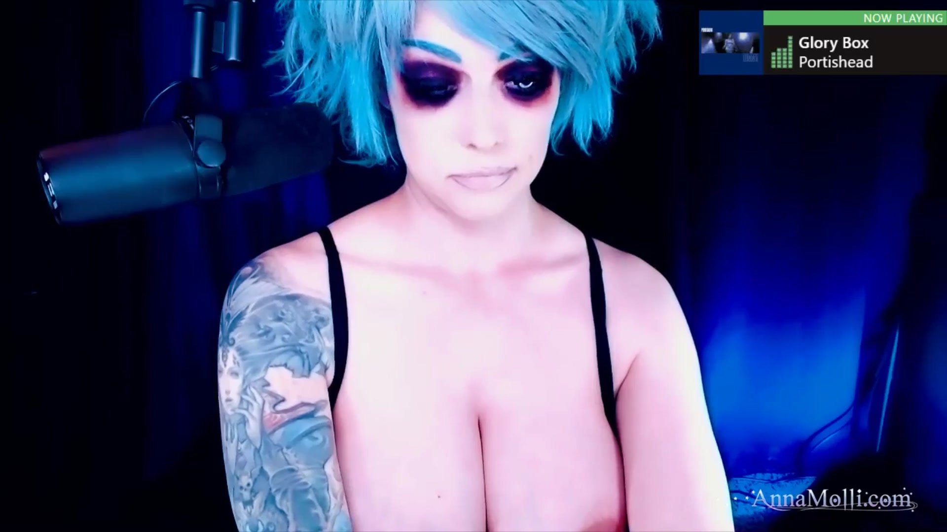 Gallery image thumbnail from AnnaMolli's myfreecams stream on, 08/04/2025, 04:03 image 3 of 20