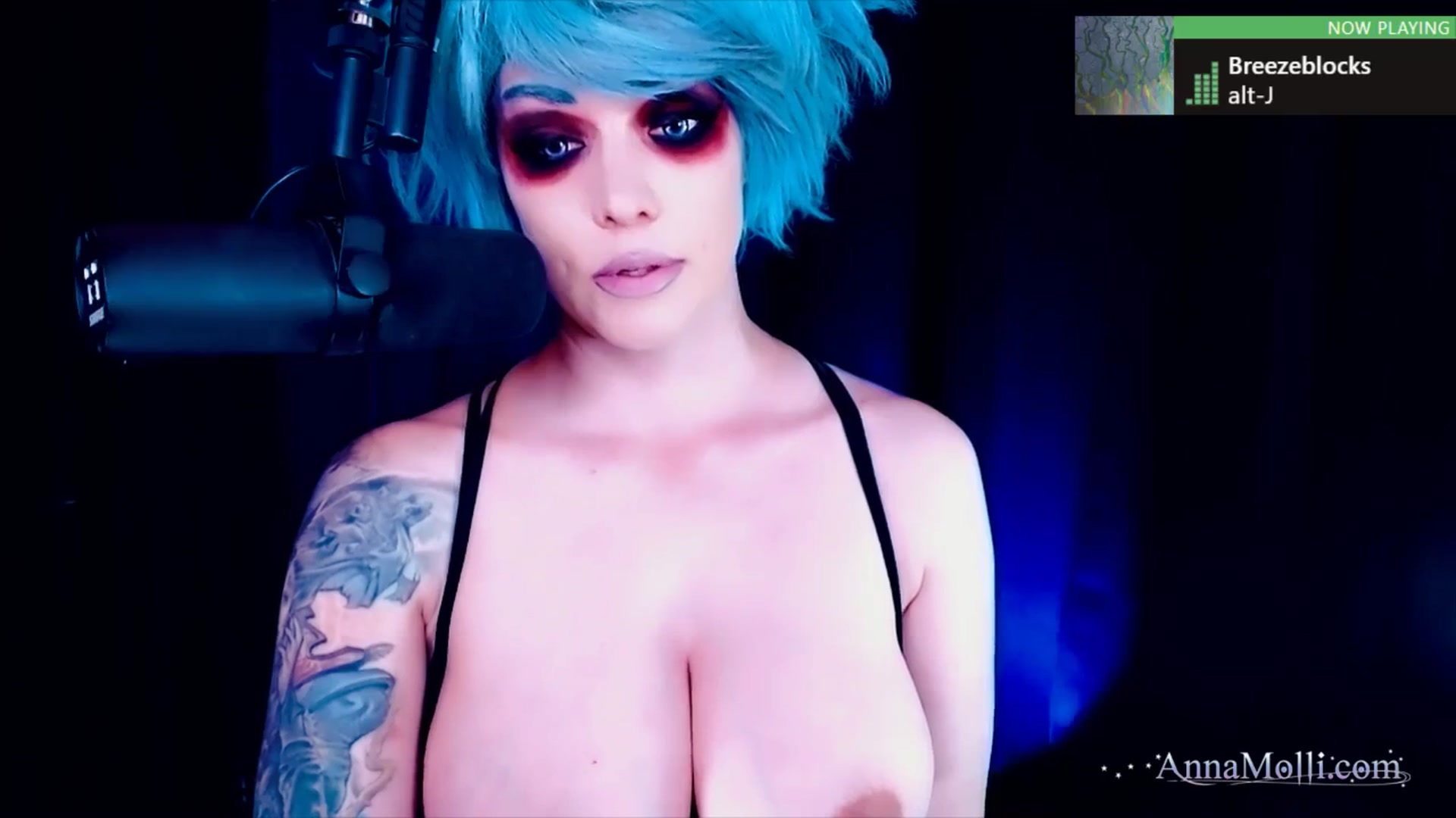 Gallery image thumbnail from AnnaMolli's myfreecams stream on, 08/12/2025, 04:03 image 3 of 20