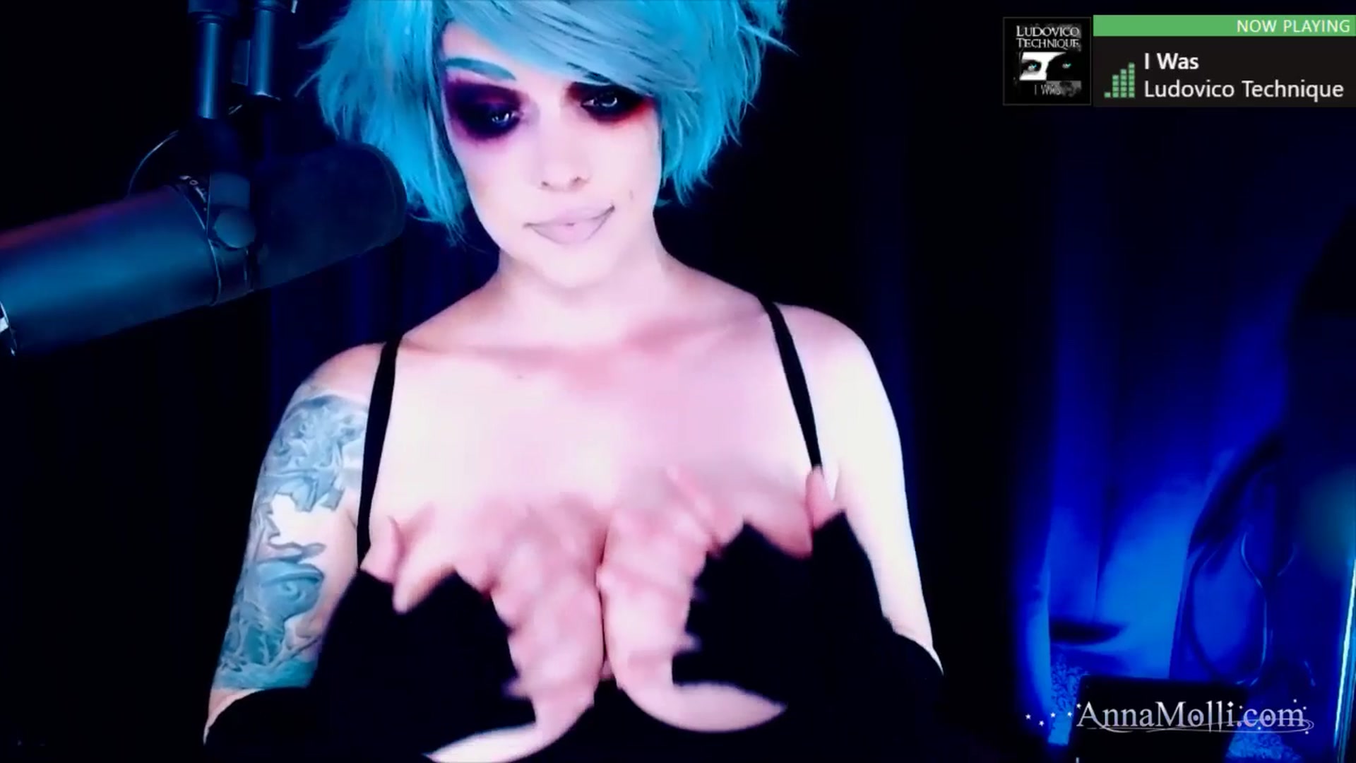 Gallery image thumbnail from AnnaMolli's myfreecams stream on, 08/20/2025, 04:03 image 7 of 20