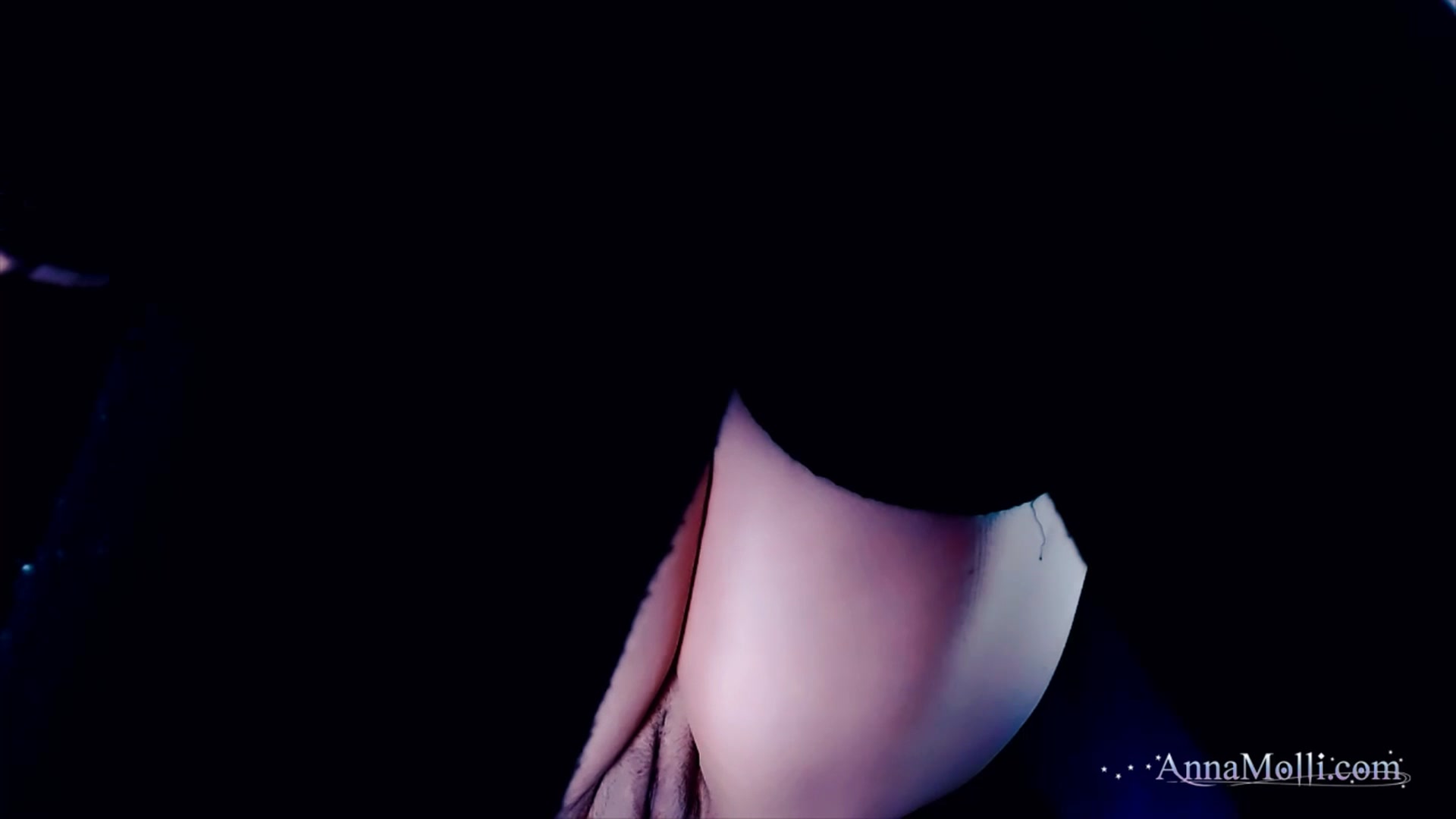 Gallery image thumbnail from AnnaMolli's myfreecams stream on, 09/17/2025, 04:05 image 12 of 20