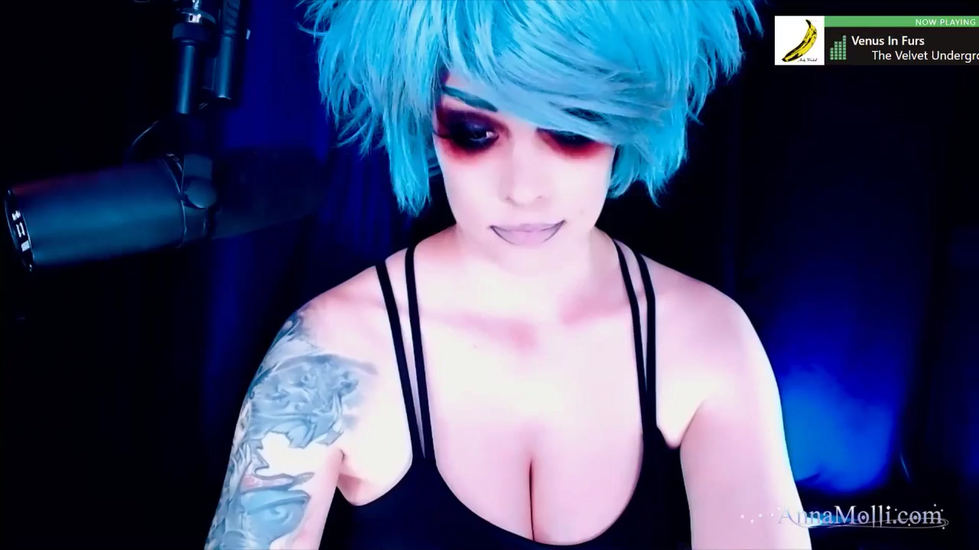Gallery image thumbnail from AnnaMolli's myfreecams stream on, 10/15/2025, 04:04 image 1 of 20