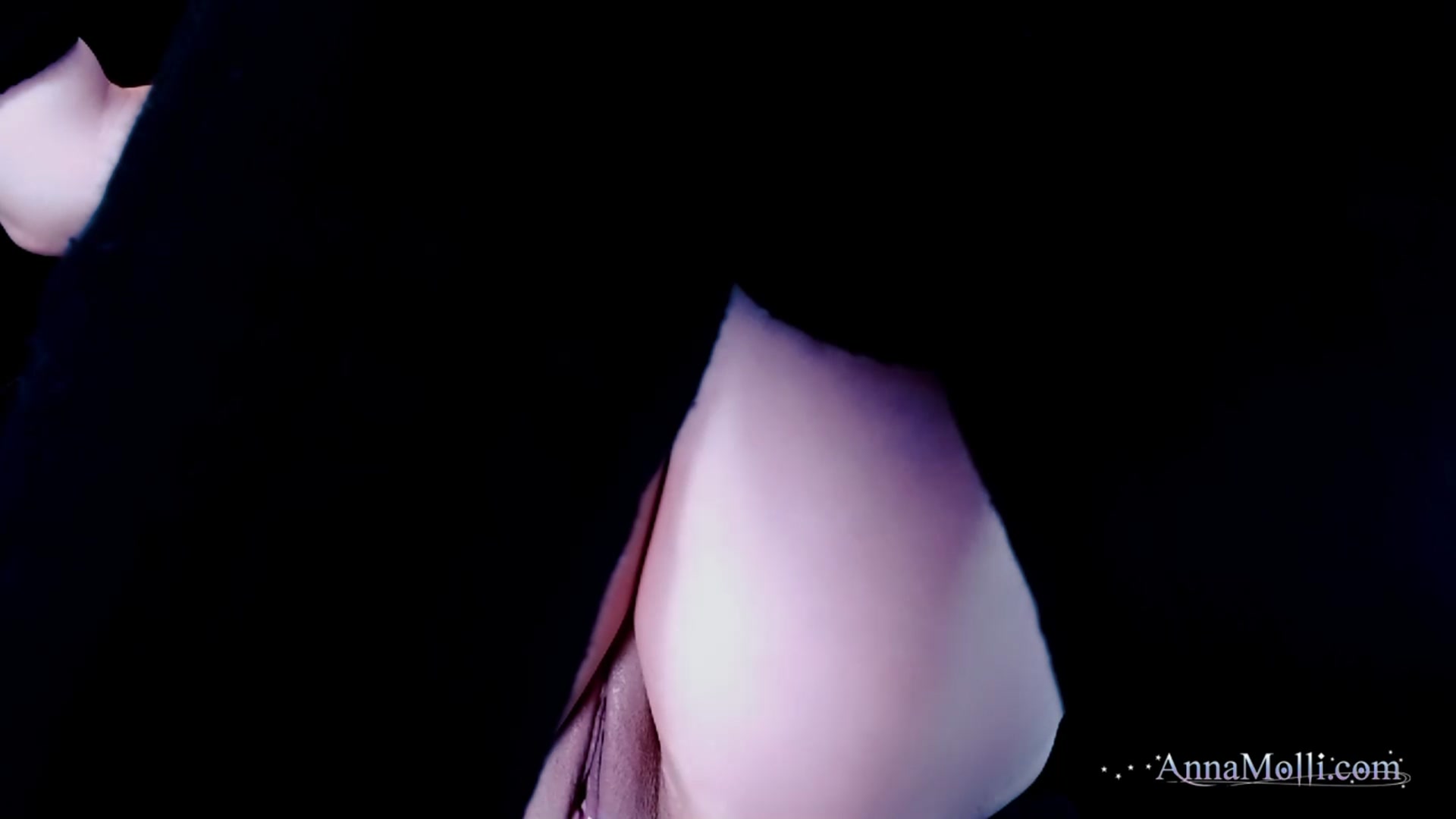 Gallery image thumbnail from AnnaMolli's myfreecams stream on, 12/28/2025, 05:13 image 15 of 20