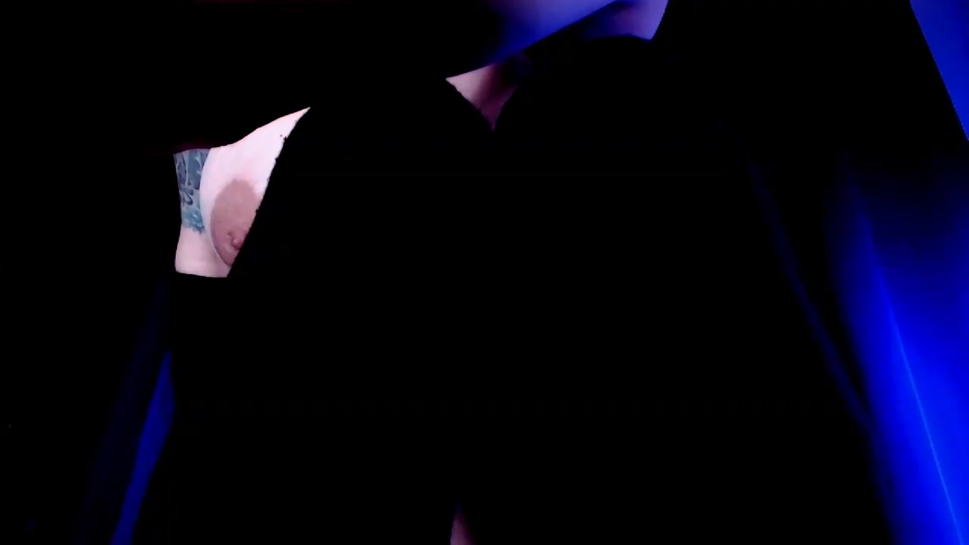 Gallery image thumbnail from AnnaMolli's myfreecams stream on, 07/08/2026, 04:57 image 4 of 20