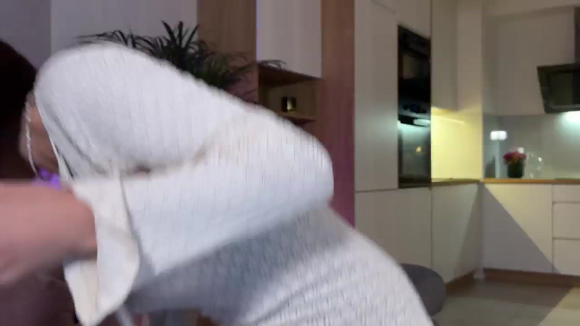 Gallery image thumbnail from AnnaQPassion's myfreecams stream on, 05/12/2024, 19:00 image 4 of 20