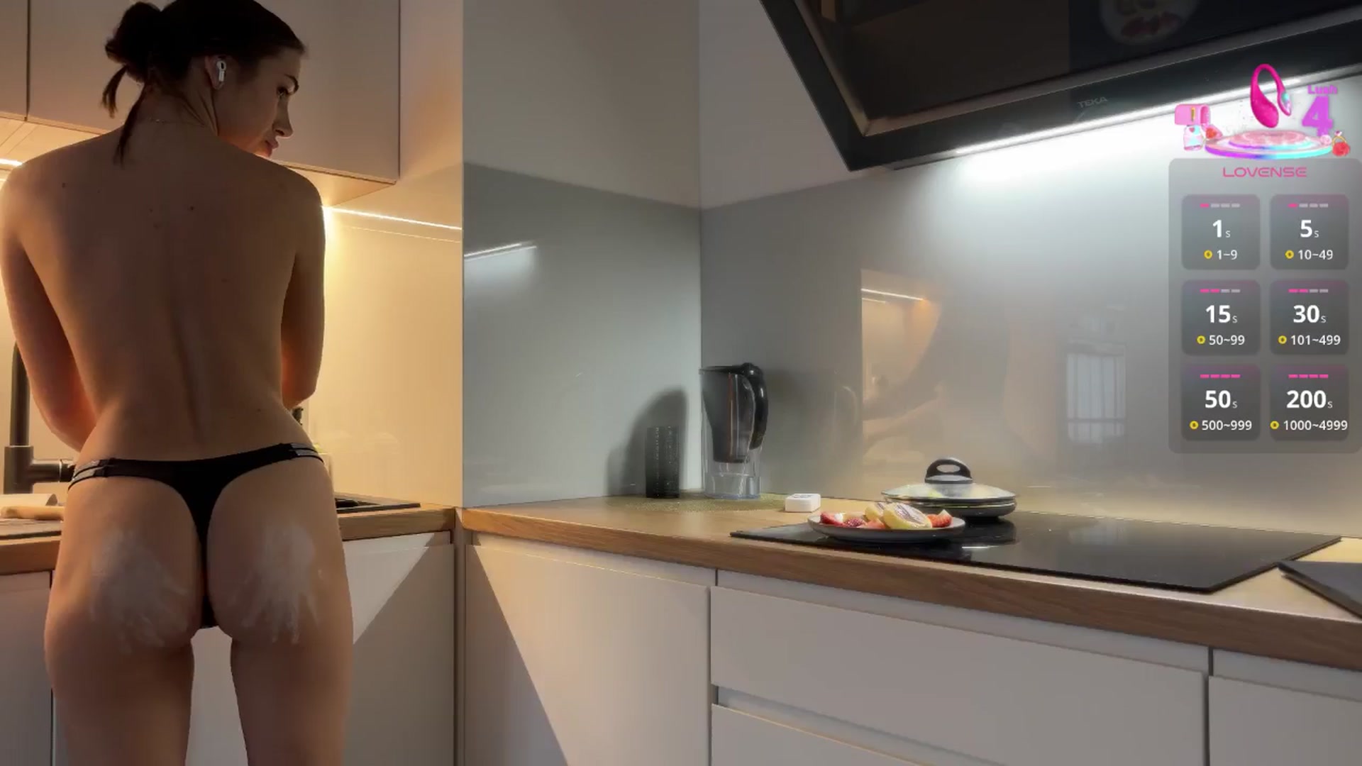 Gallery image thumbnail from AnnaQPassion's myfreecams stream on, 04/11/2025, 13:53 image 14 of 20