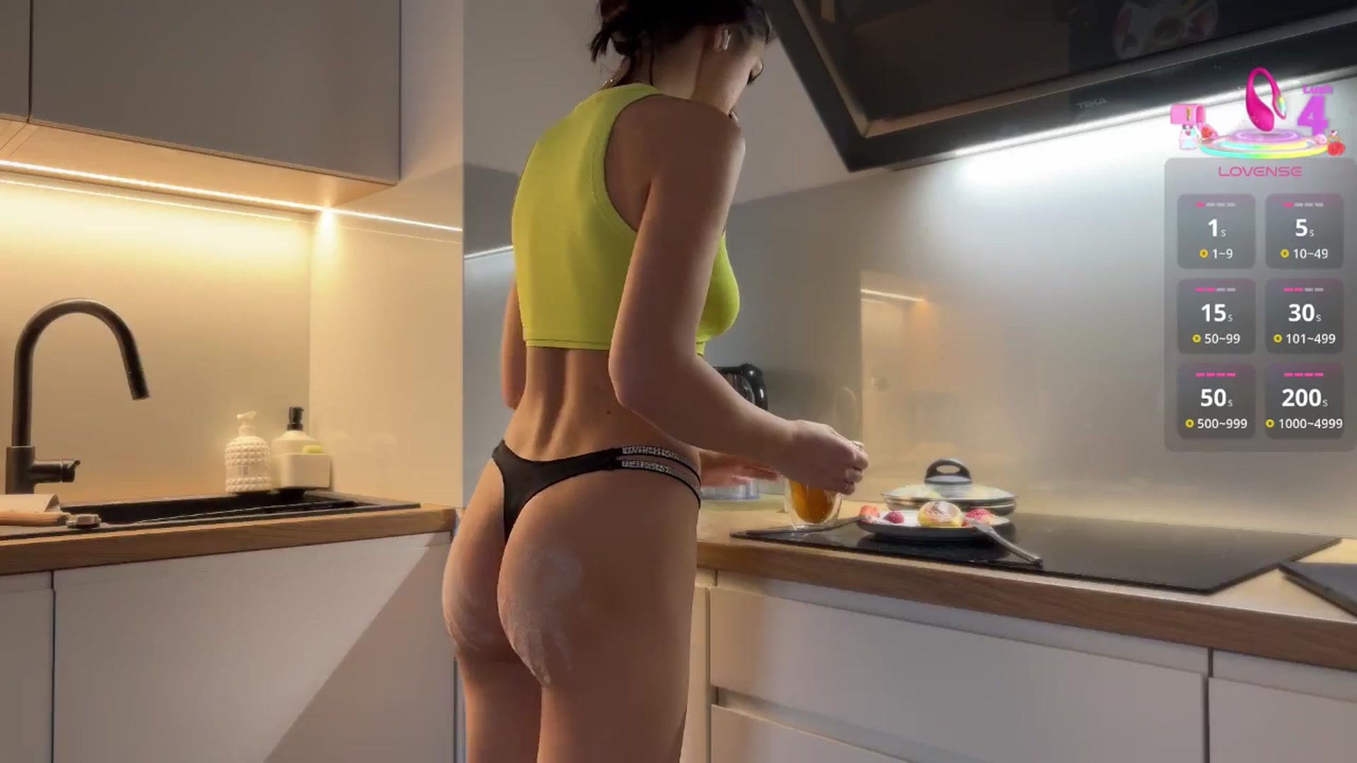 Gallery image thumbnail from AnnaQPassion's myfreecams stream on, 04/11/2025, 13:53 image 15 of 20
