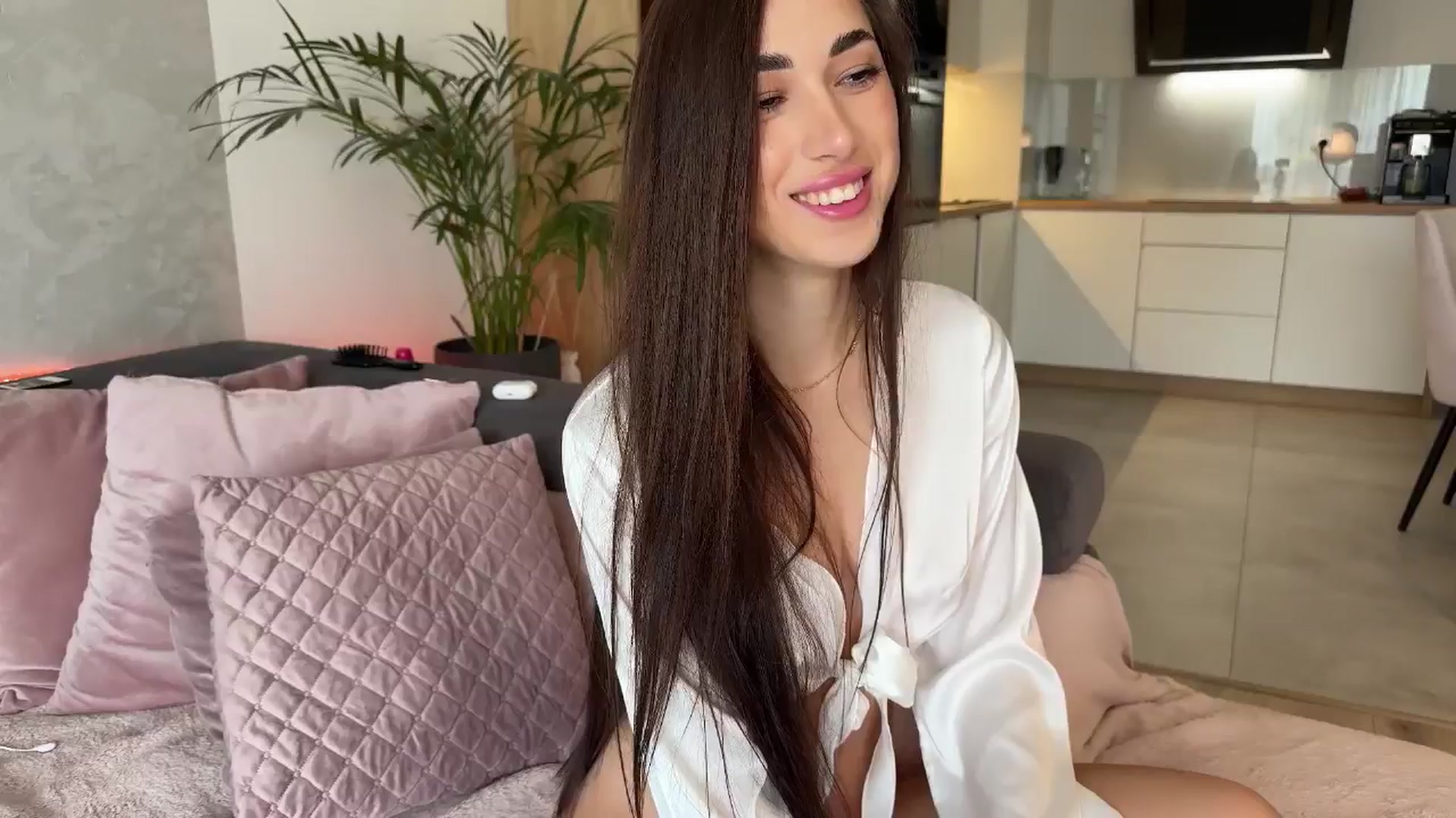 Gallery image thumbnail from AnnaQPassion's myfreecams stream on, 05/03/2025, 08:42 image 10 of 20
