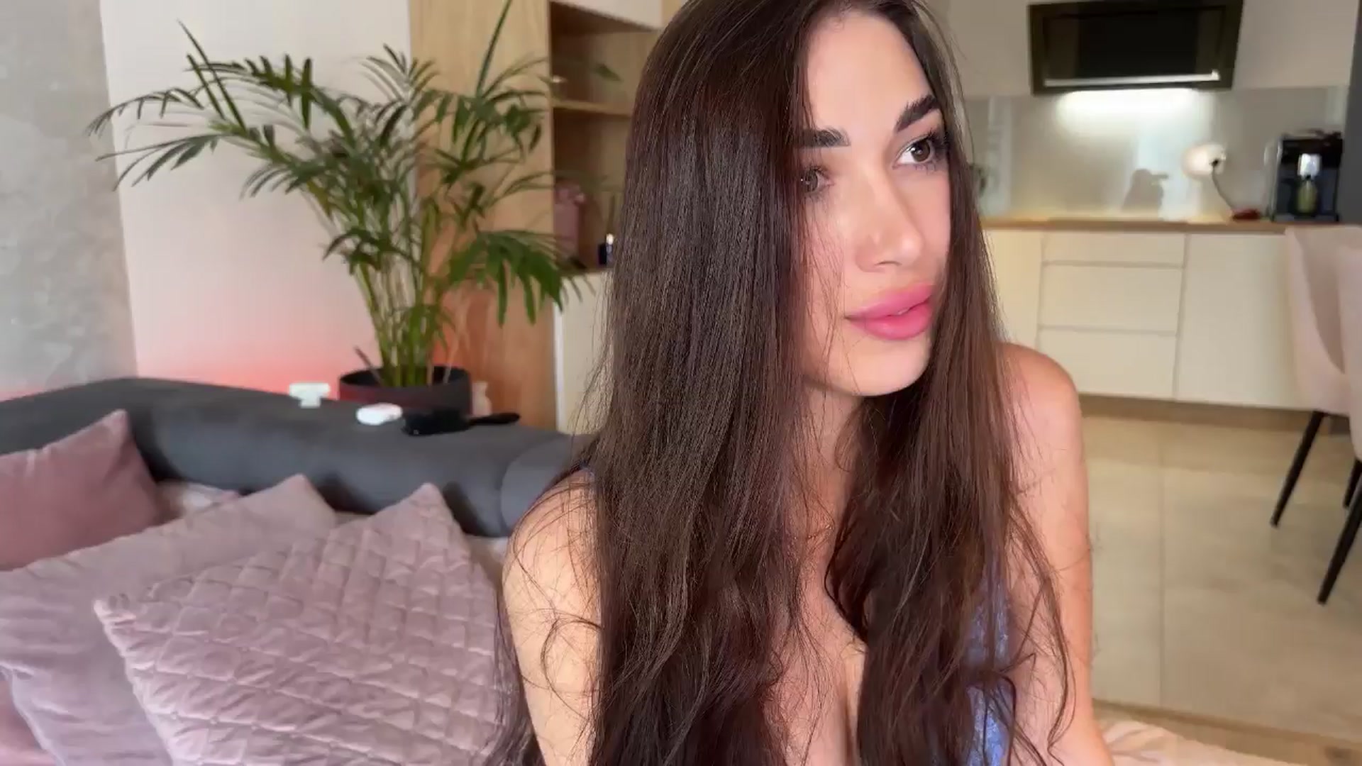 Gallery image thumbnail from AnnaQPassion's myfreecams stream on, 05/04/2025, 10:06 image 20 of 20