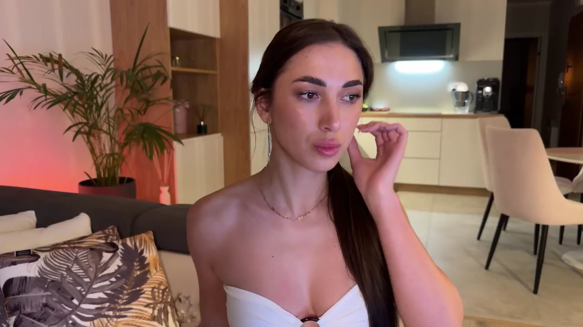 Gallery image thumbnail from AnnaQPassion's myfreecams stream on, 05/08/2025, 21:44 image 2 of 20