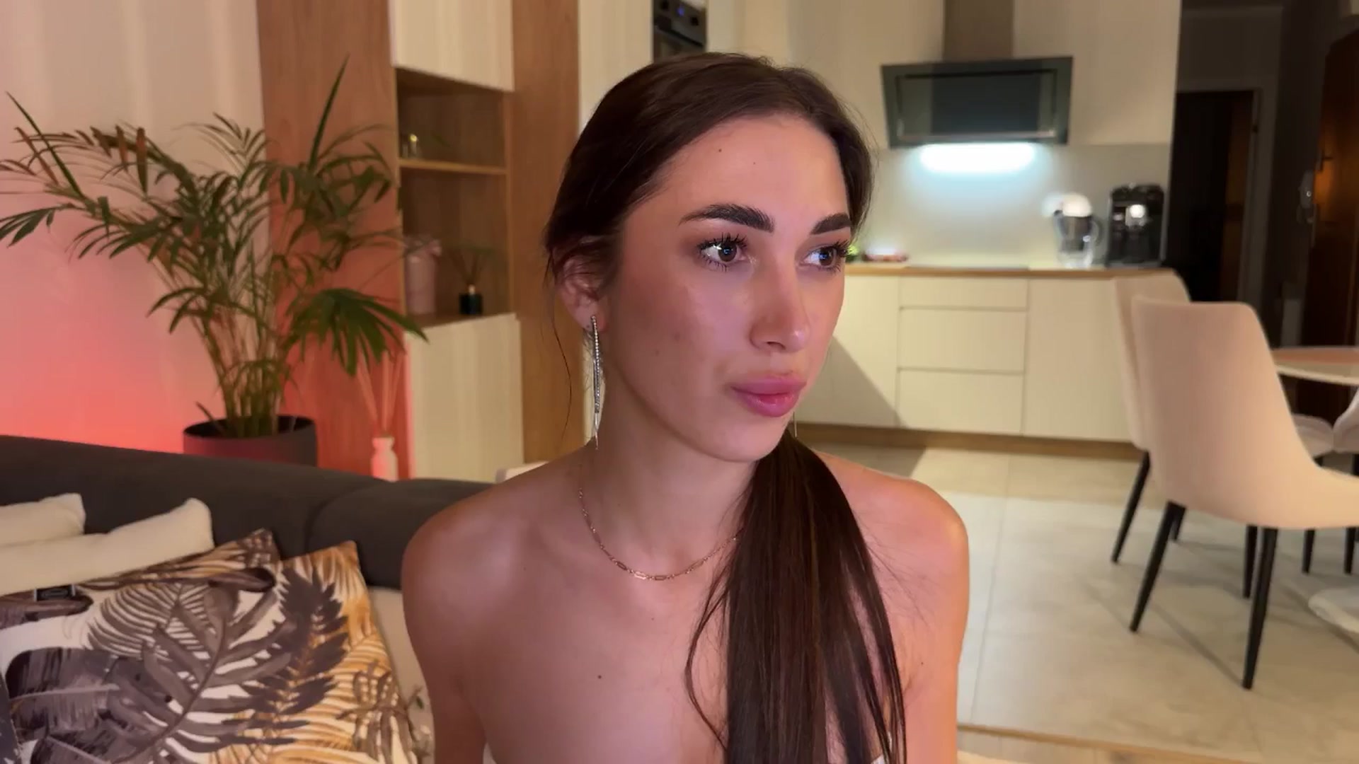 Gallery image thumbnail from AnnaQPassion's myfreecams stream on, 05/08/2025, 21:44 image 3 of 20