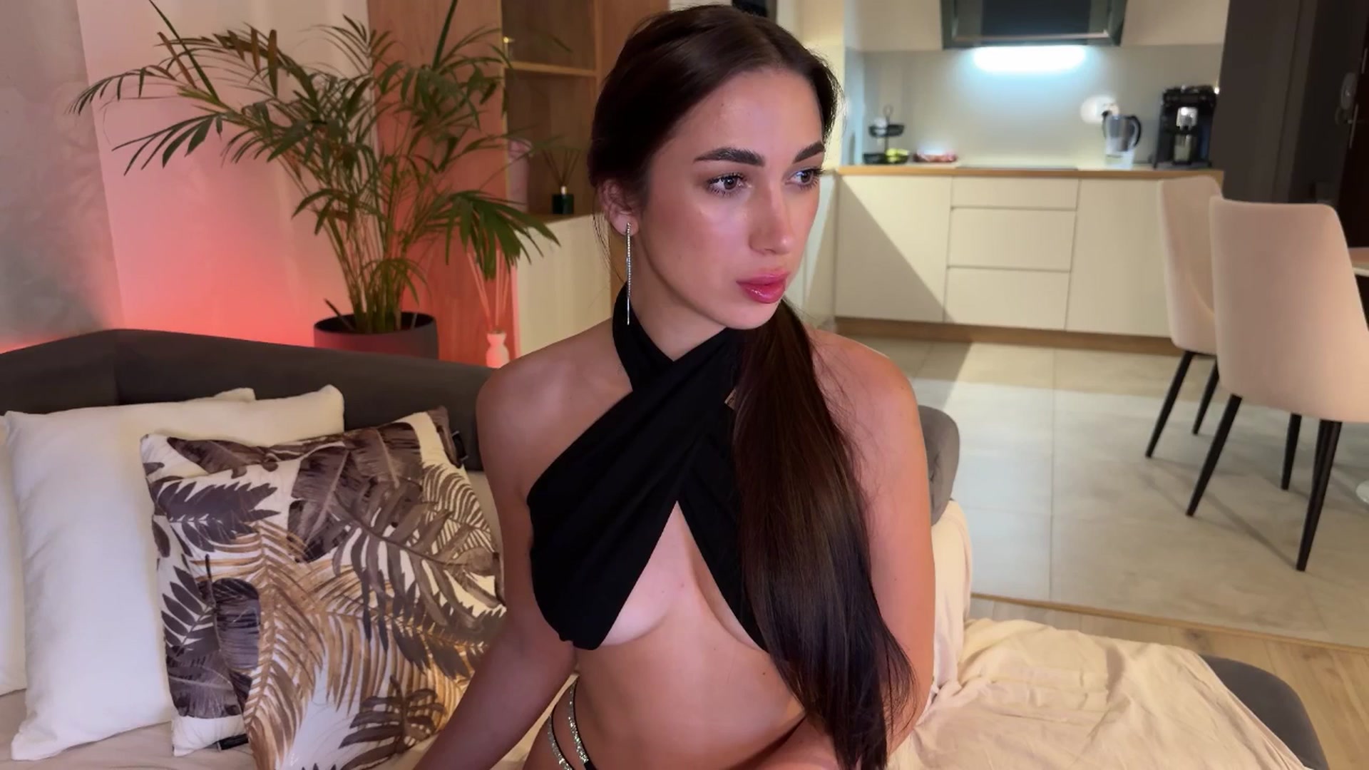 Gallery image thumbnail from AnnaQPassion's myfreecams stream on, 05/09/2025, 19:40 image 6 of 20