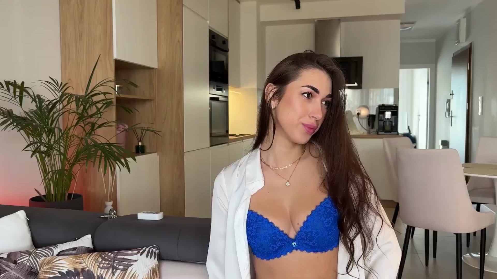 Gallery image thumbnail from AnnaQPassion's myfreecams stream on, 05/20/2025, 07:27 image 5 of 20