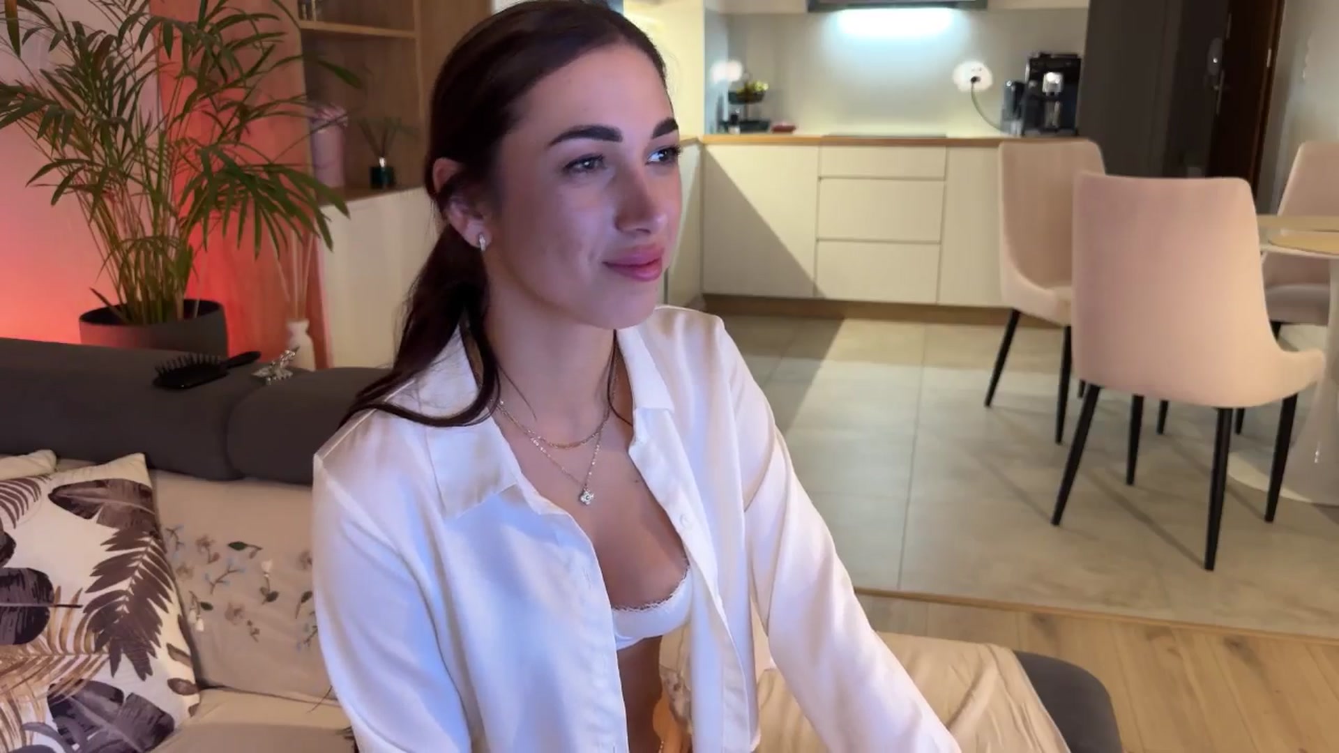 Gallery image thumbnail from AnnaQPassion's myfreecams stream on, 05/21/2025, 21:15 image 19 of 20