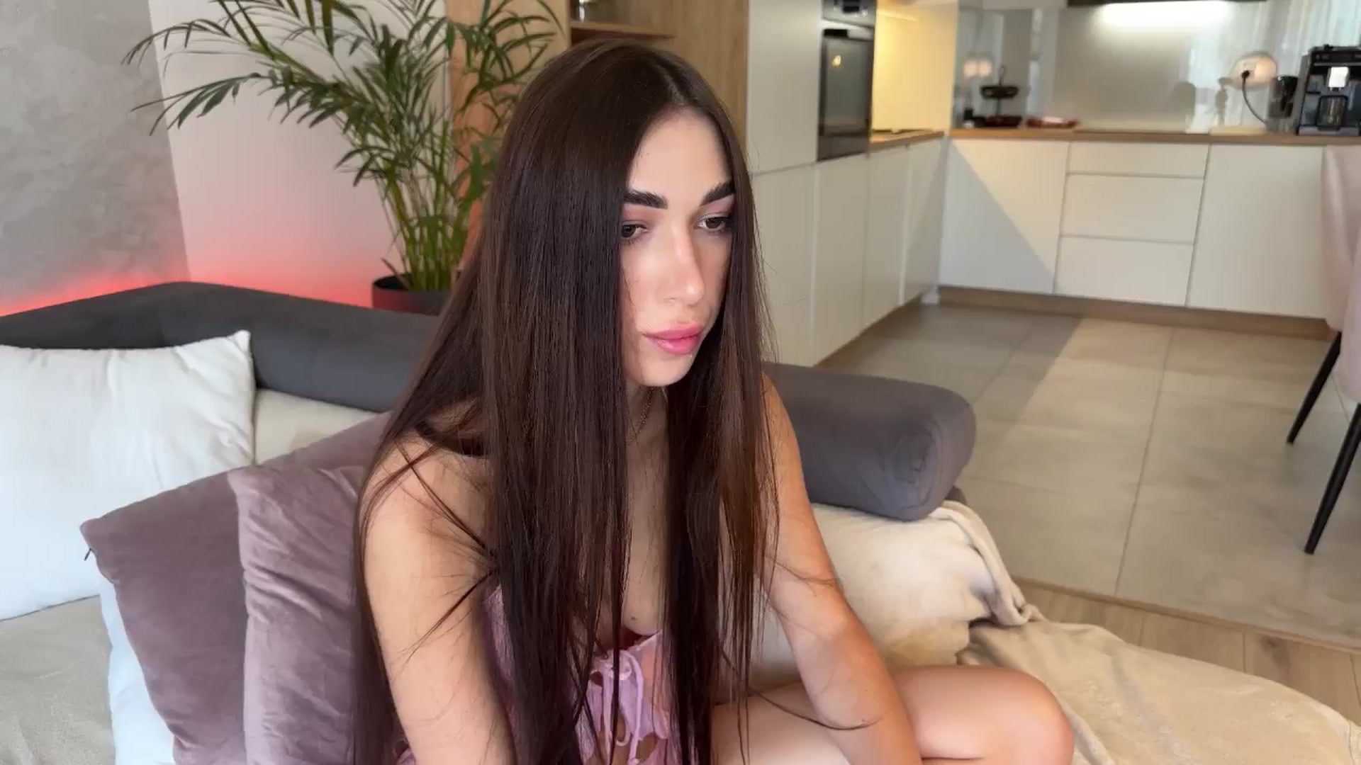 Gallery image thumbnail from AnnaQPassion's myfreecams stream on, 05/25/2025, 07:46 image 18 of 20