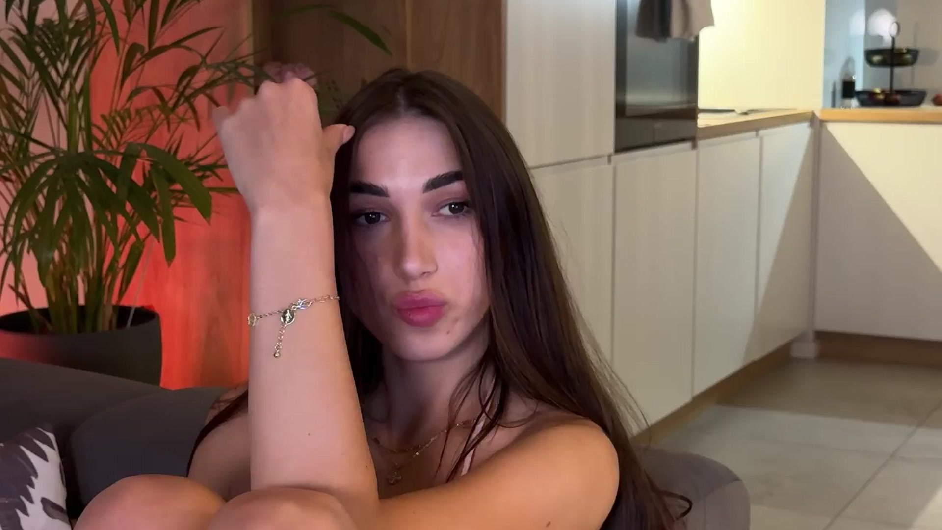 Gallery image thumbnail from AnnaQPassion's myfreecams stream on, 05/25/2025, 17:43 image 1 of 20
