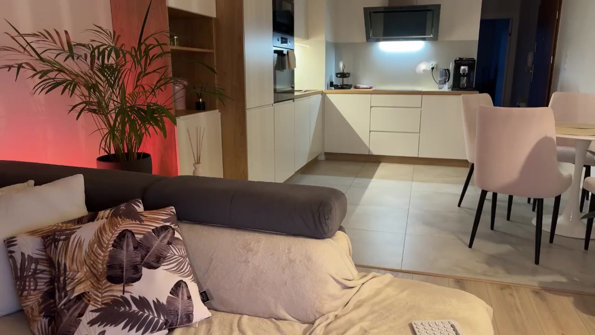 Gallery image thumbnail from AnnaQPassion's myfreecams stream on, 05/25/2025, 19:10 image 19 of 20