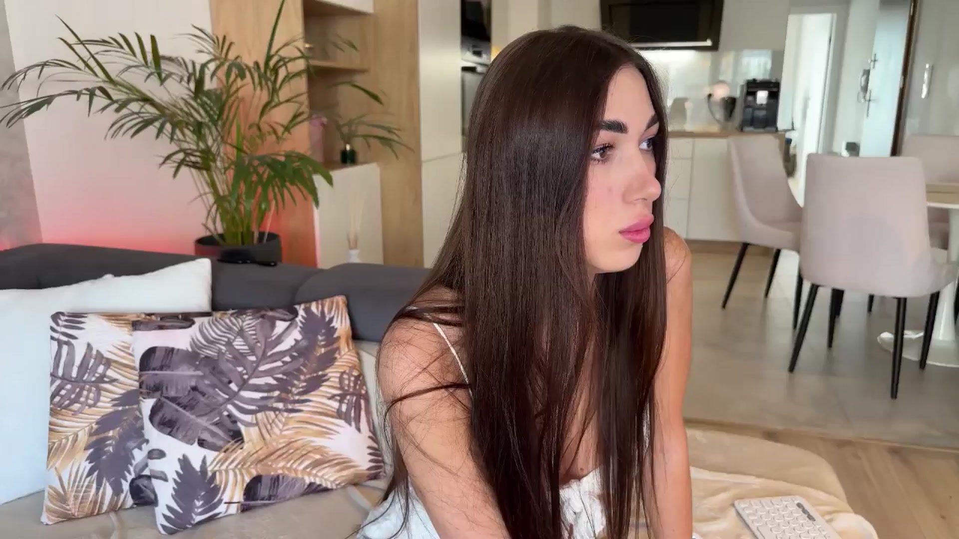 Gallery image thumbnail from AnnaQPassion's myfreecams stream on, 05/27/2025, 06:49 image 1 of 20