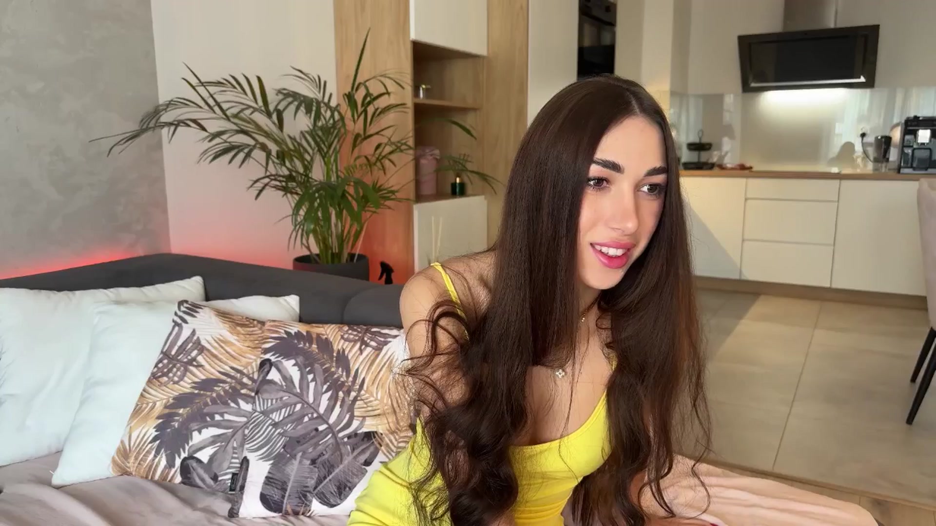 Gallery image thumbnail from AnnaQPassion's myfreecams stream on, 05/28/2025, 08:22 image 4 of 20