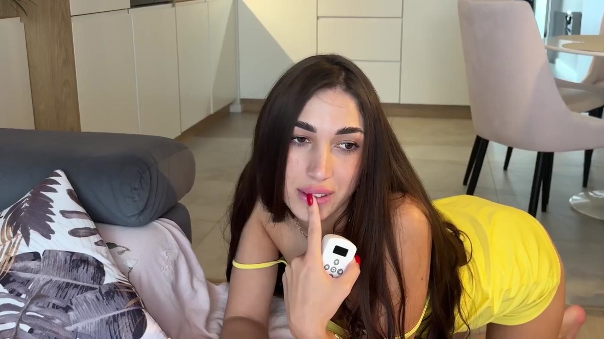 Gallery image thumbnail from AnnaQPassion's myfreecams stream on, 05/28/2025, 10:27 image 17 of 20