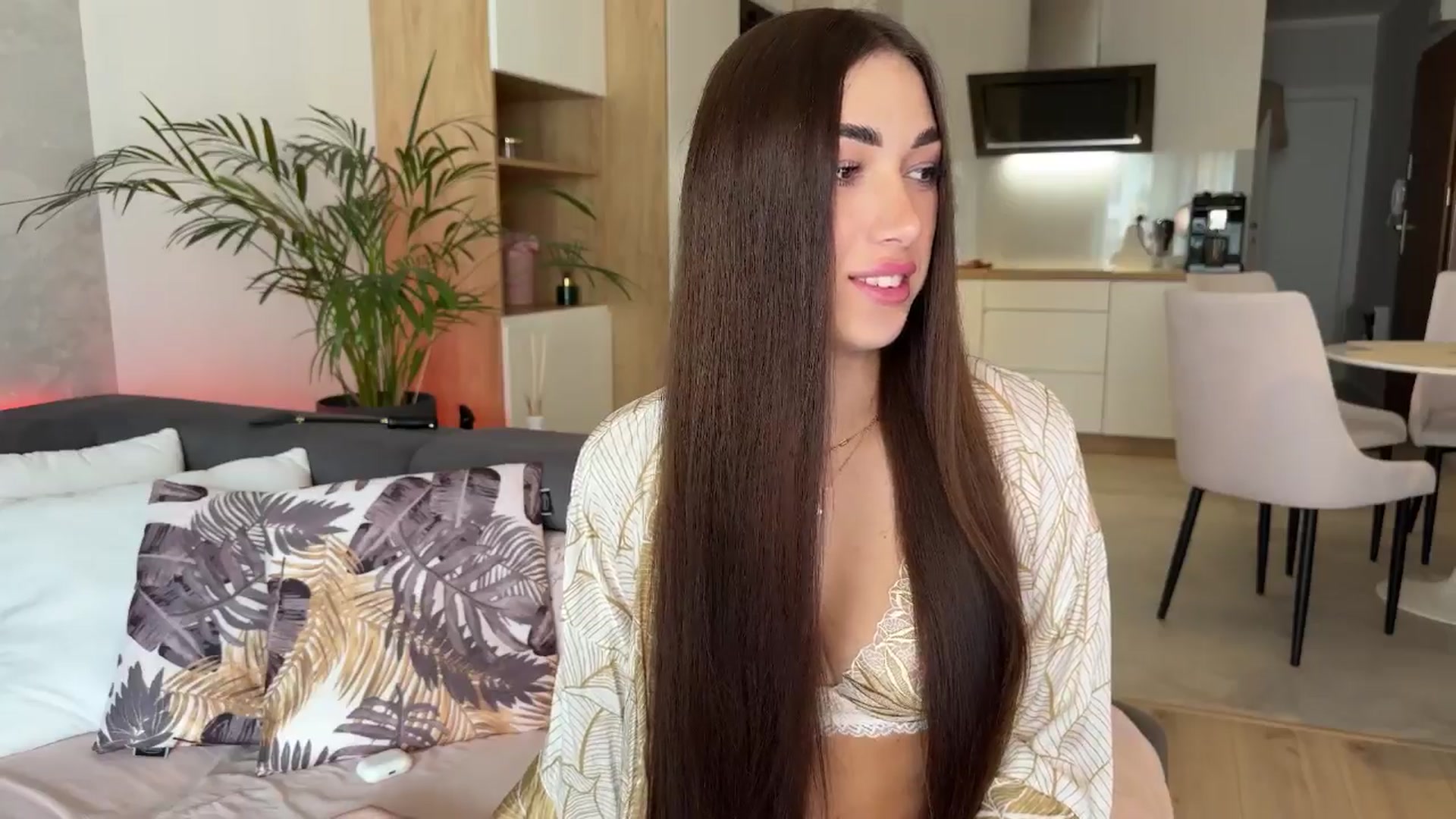Gallery image thumbnail from AnnaQPassion's myfreecams stream on, 05/29/2025, 07:17 image 15 of 20
