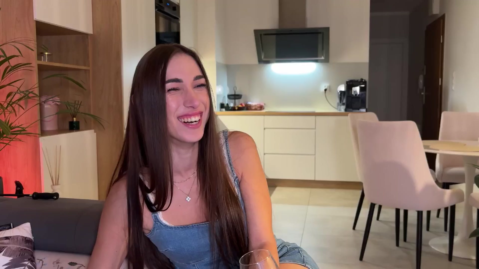 Gallery image thumbnail from AnnaQPassion's myfreecams stream on, 05/29/2025, 20:20 image 2 of 20