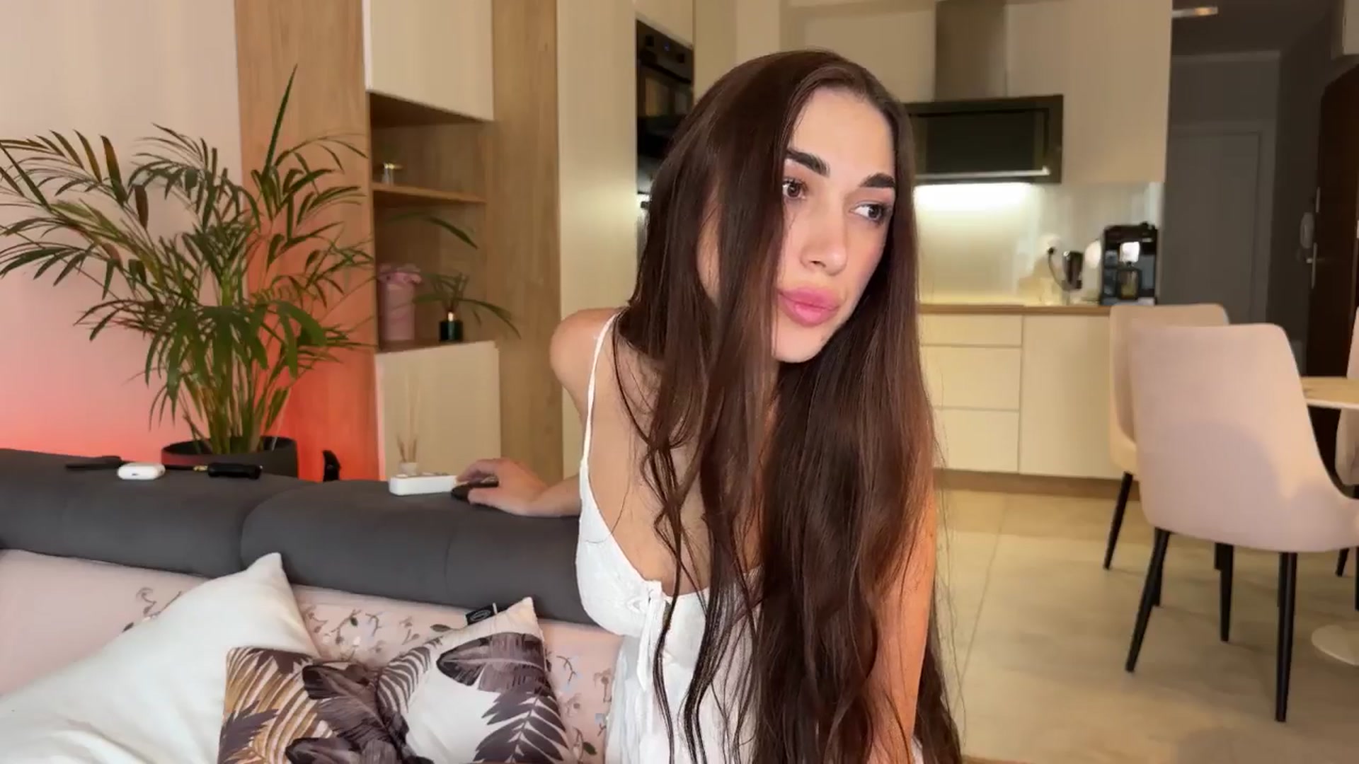Gallery image thumbnail from AnnaQPassion's myfreecams stream on, 05/30/2025, 18:07 image 7 of 20