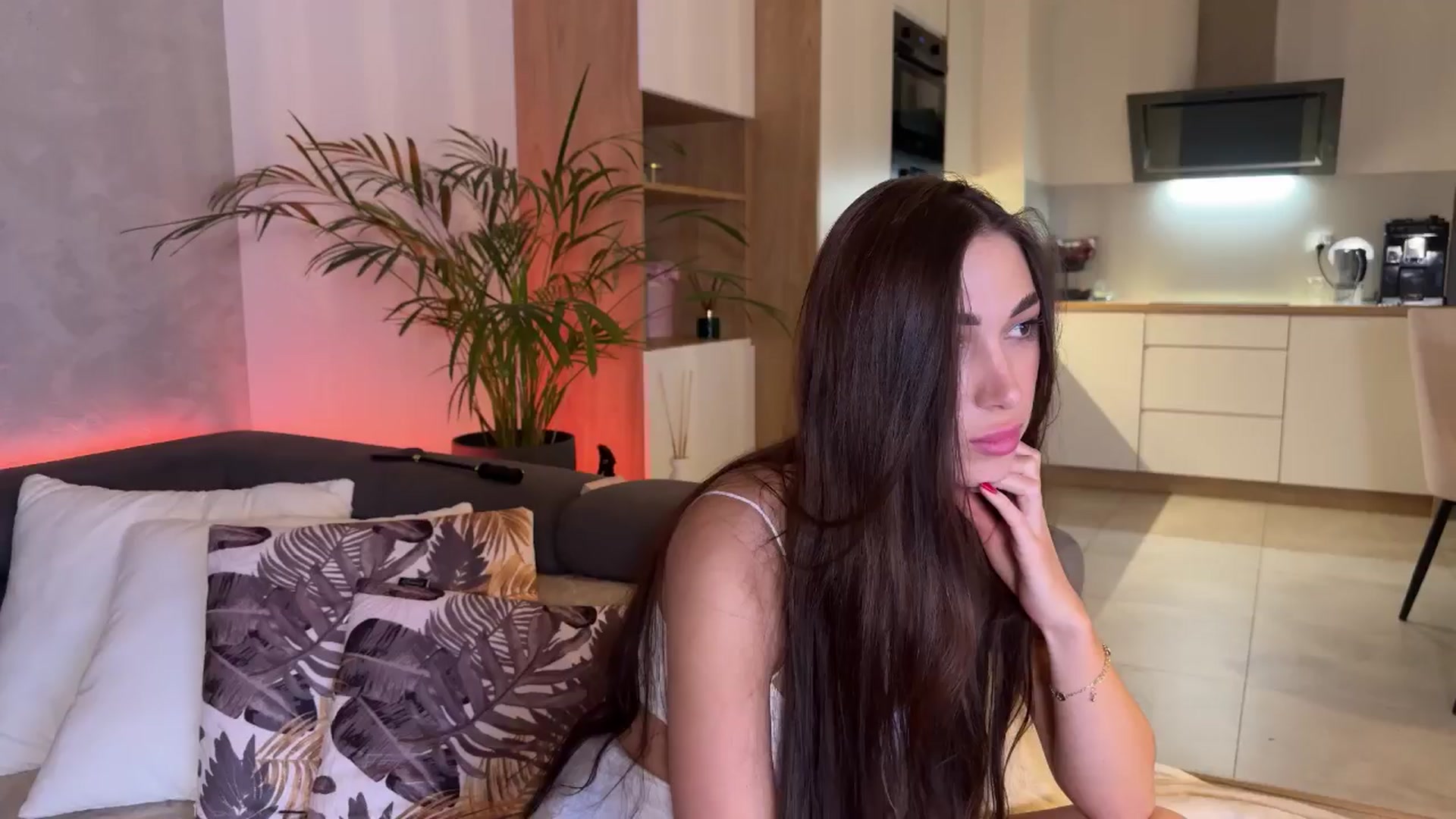 Gallery image thumbnail from AnnaQPassion's myfreecams stream on, 05/31/2025, 19:59 image 14 of 20