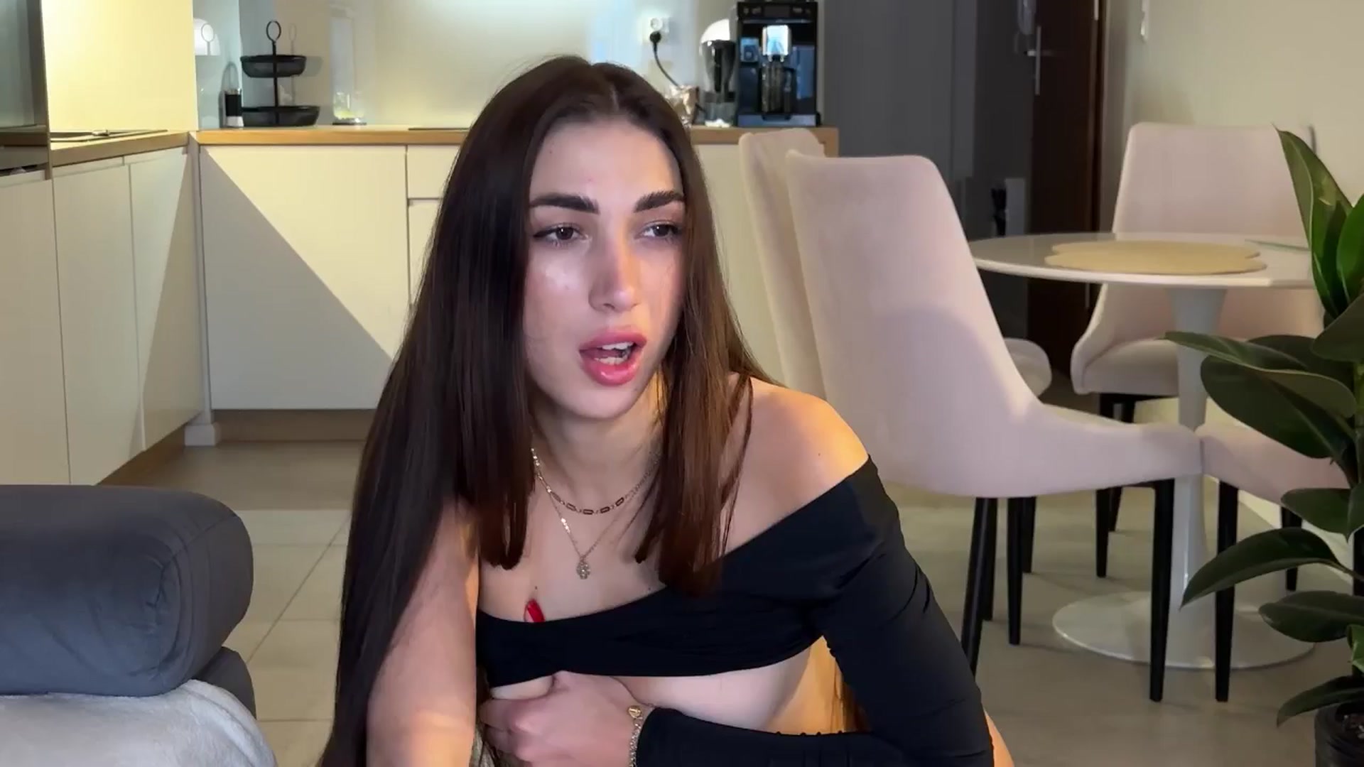 Gallery image thumbnail from AnnaQPassion's myfreecams stream on, 06/01/2025, 18:54 image 5 of 20
