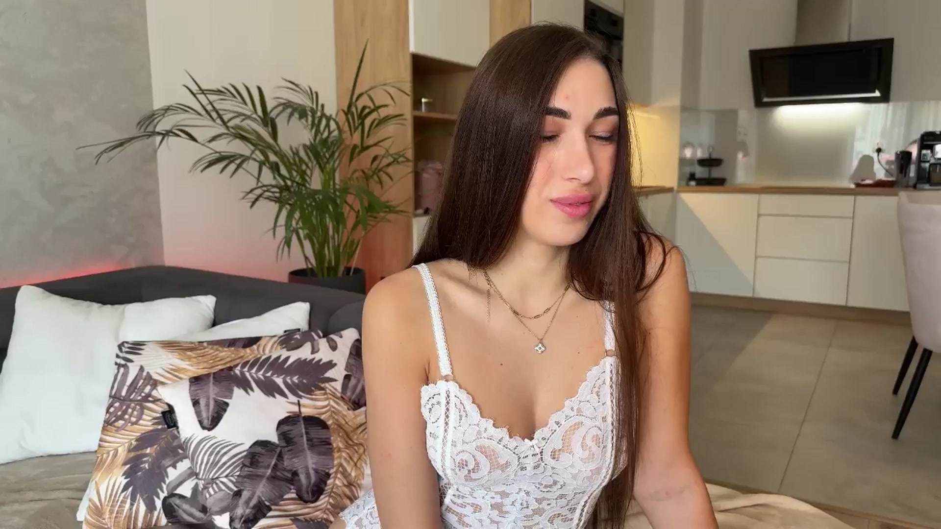 Gallery image thumbnail from AnnaQPassion's myfreecams stream on, 06/03/2025, 09:43 image 12 of 20