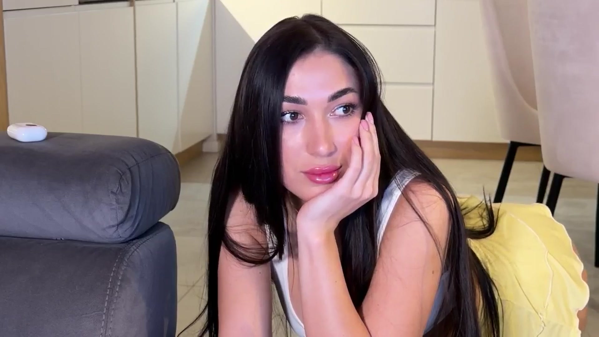 Gallery image thumbnail from AnnaQPassion's myfreecams stream on, 01/04/2026, 15:29 image 5 of 20