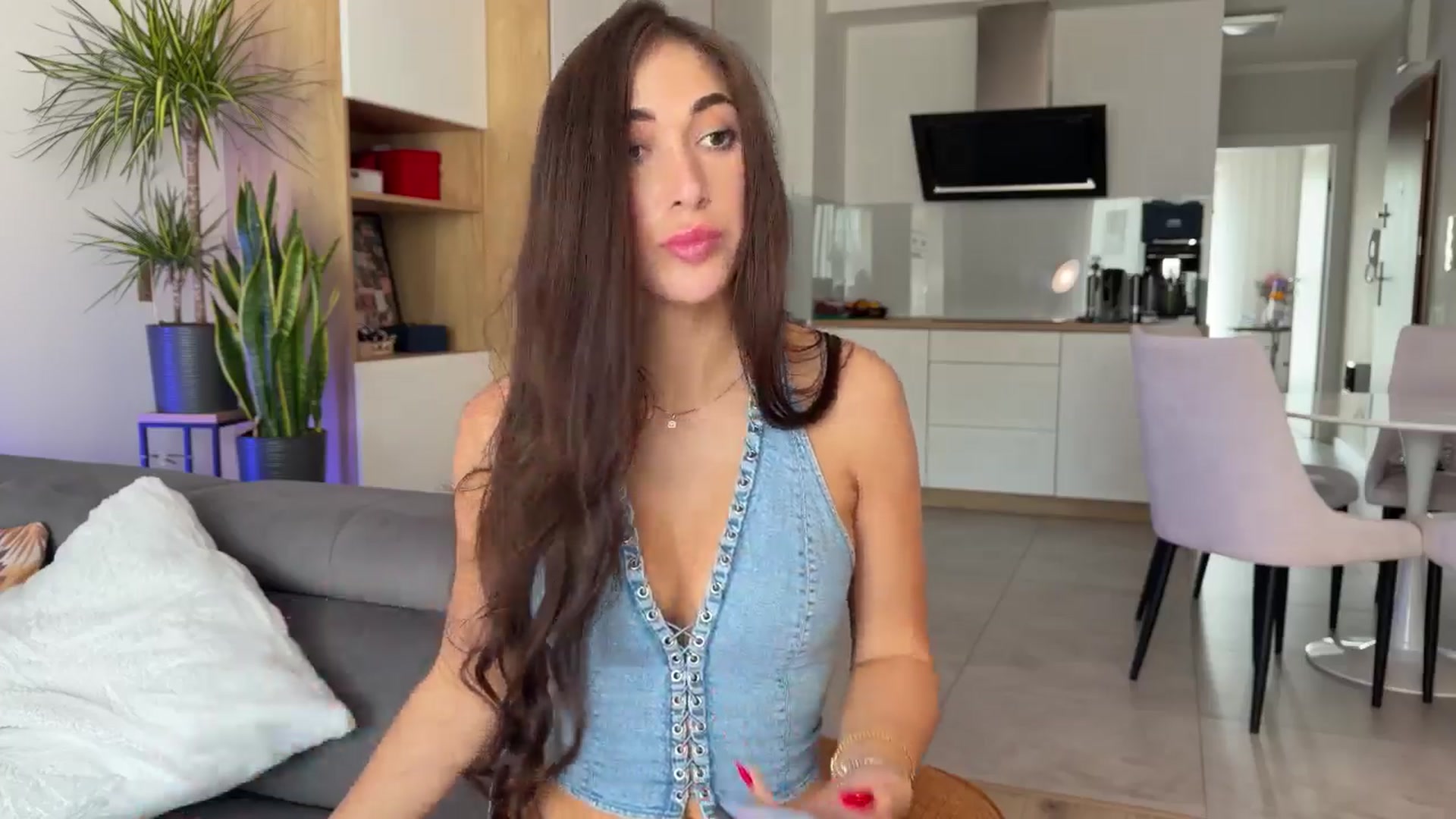 Gallery image thumbnail from AnnaQPassion's myfreecams stream on, 05/04/2026, 09:47 image 9 of 20