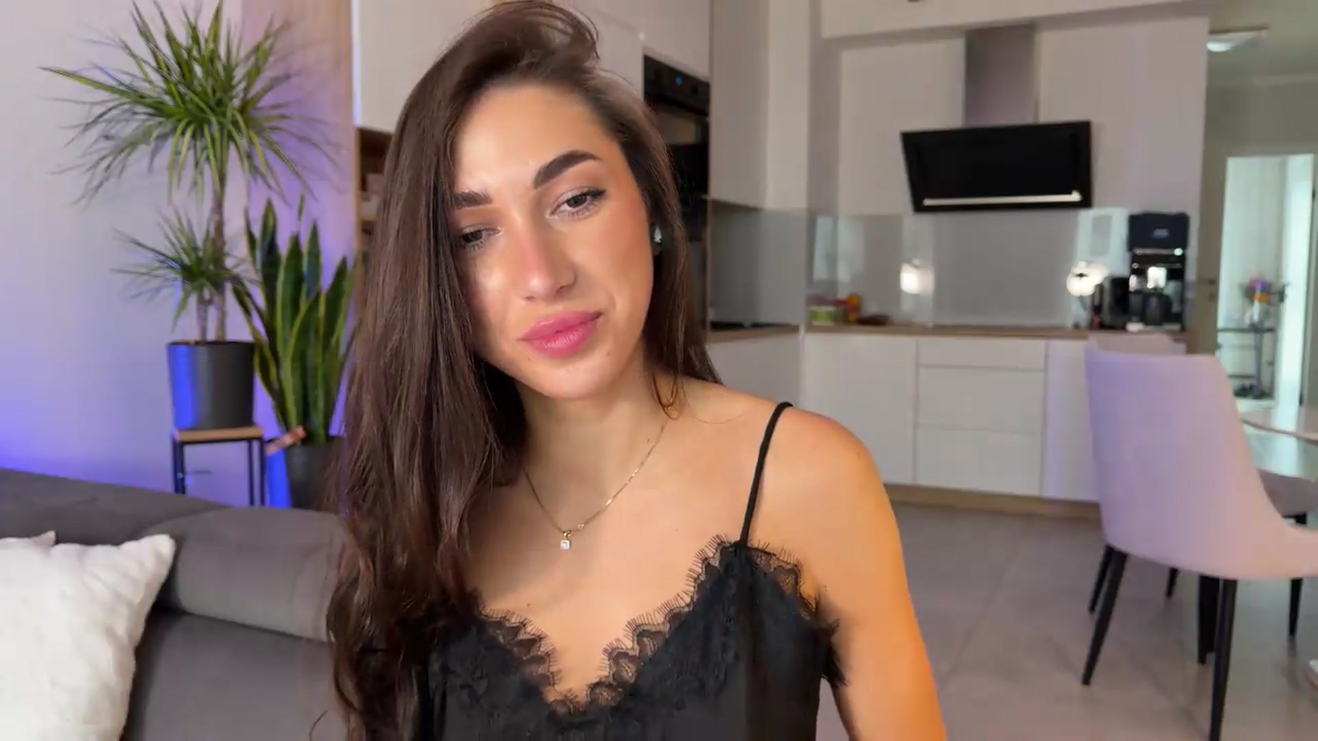 Gallery image thumbnail from AnnaQPassion's myfreecams stream on, 05/18/2026, 06:05 image 20 of 20