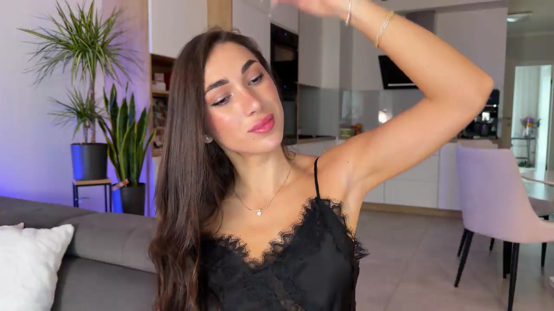 Gallery image thumbnail from AnnaQPassion's myfreecams stream on, 05/18/2026, 06:05 image 9 of 20