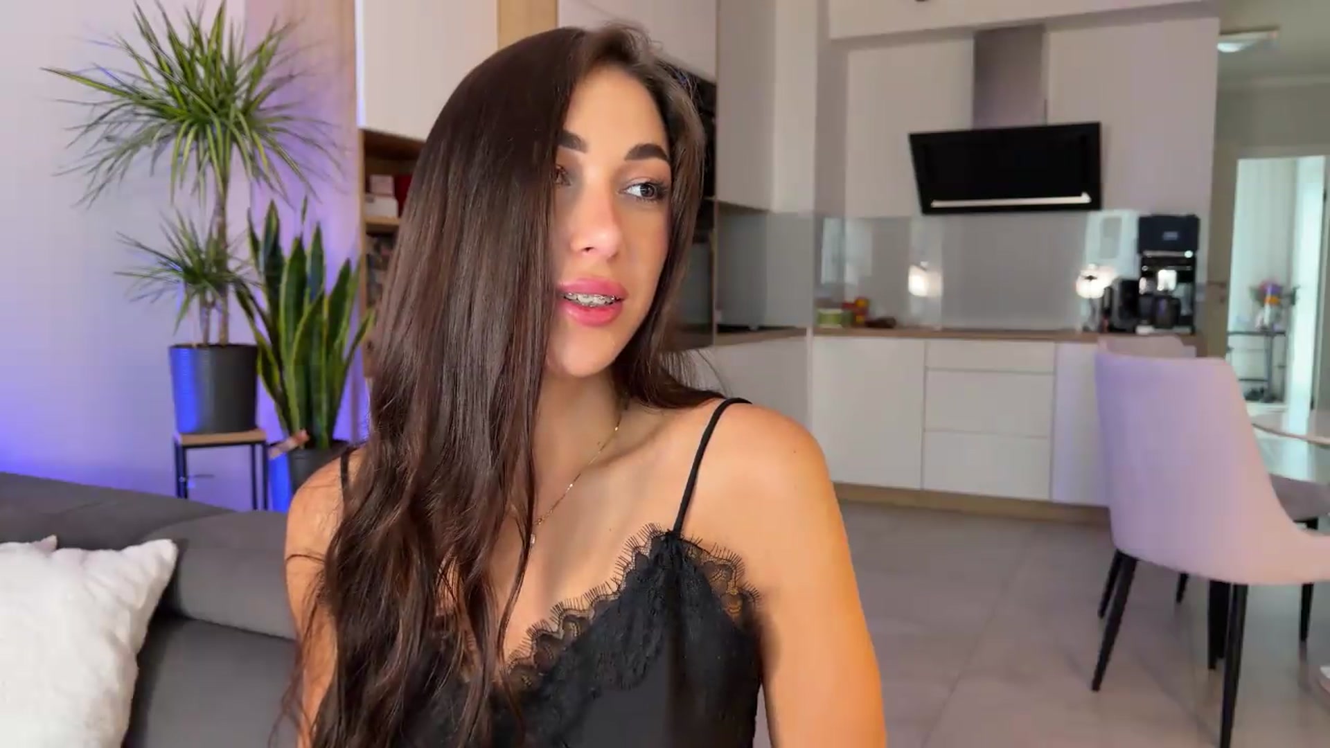 Gallery image thumbnail from AnnaQPassion's myfreecams stream on, 05/18/2026, 06:05 image 7 of 20