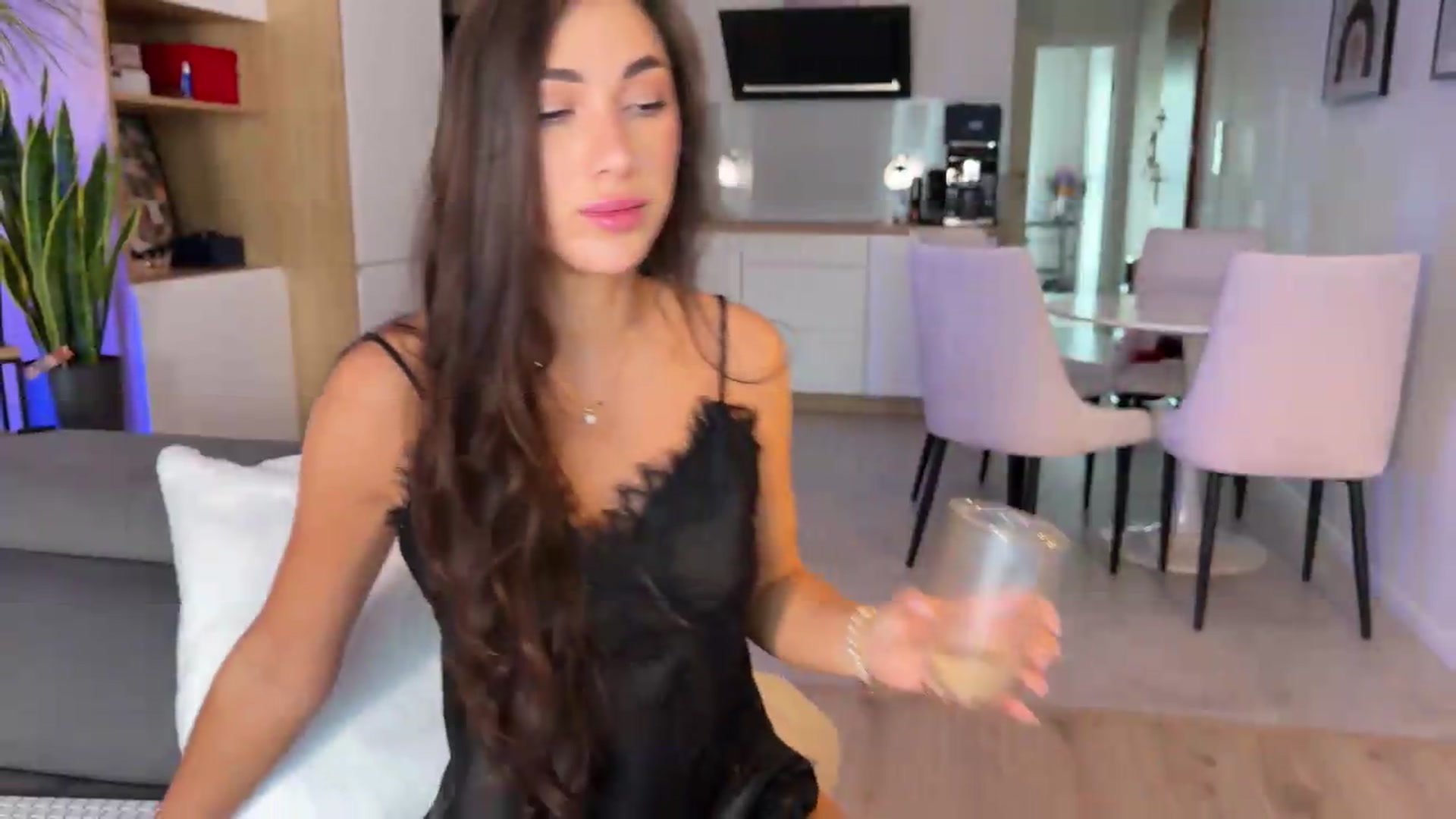 Gallery image thumbnail from AnnaQPassion's myfreecams stream on, 05/18/2026, 07:26 image 10 of 20