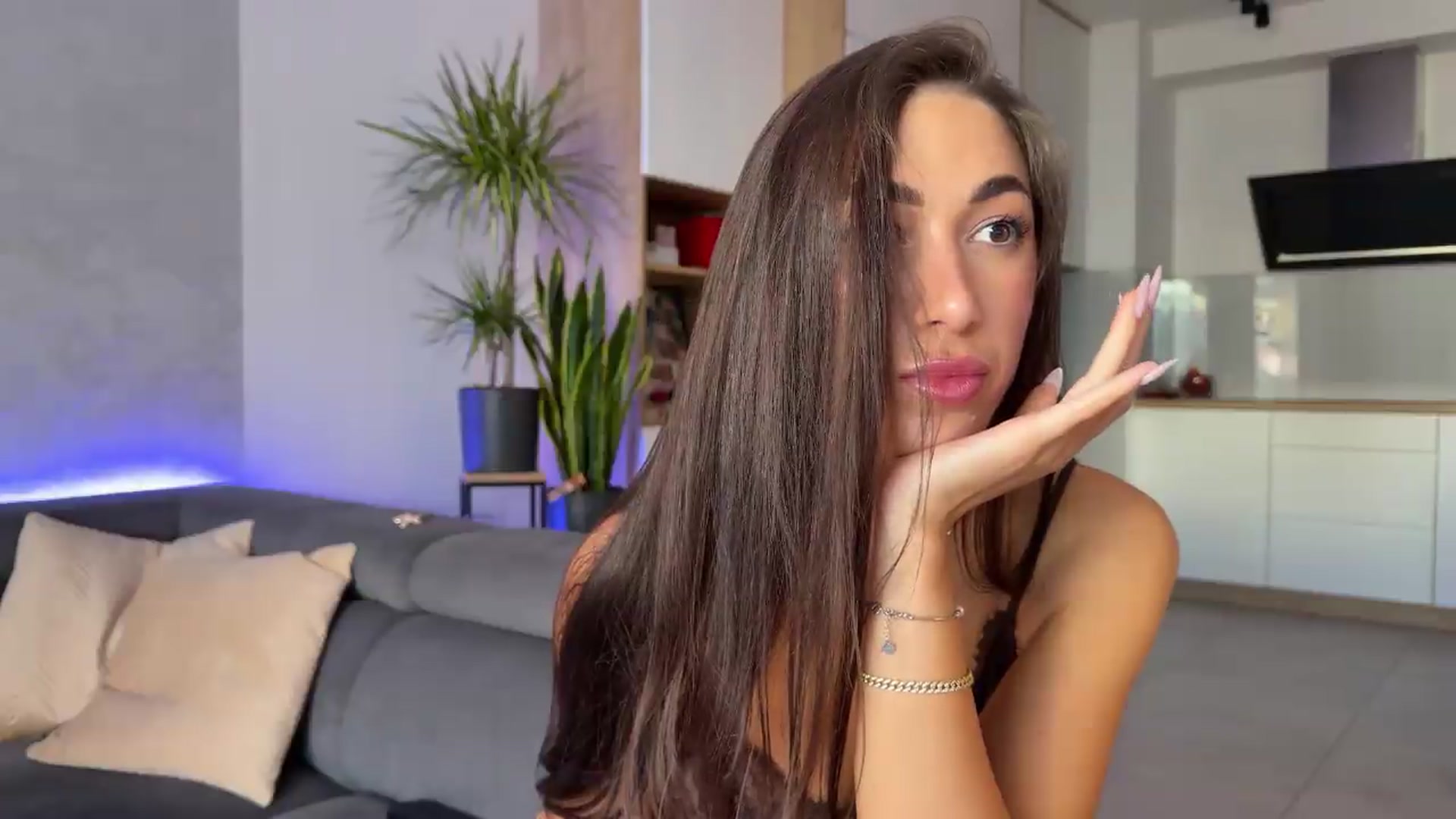 Gallery image thumbnail from AnnaQPassion's myfreecams stream on, 05/28/2026, 05:06 image 14 of 20