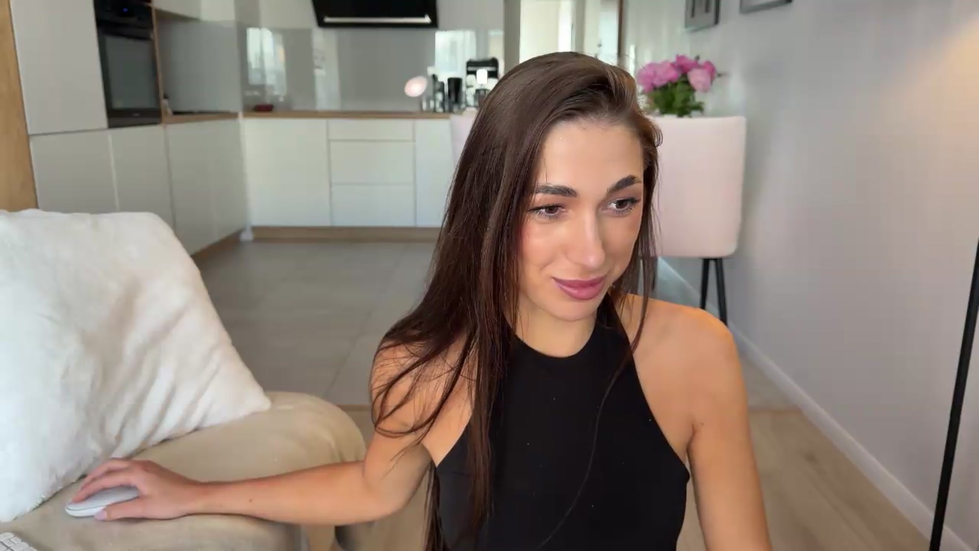Gallery image thumbnail from AnnaQPassion's myfreecams stream on, 06/02/2026, 07:47 image 13 of 20