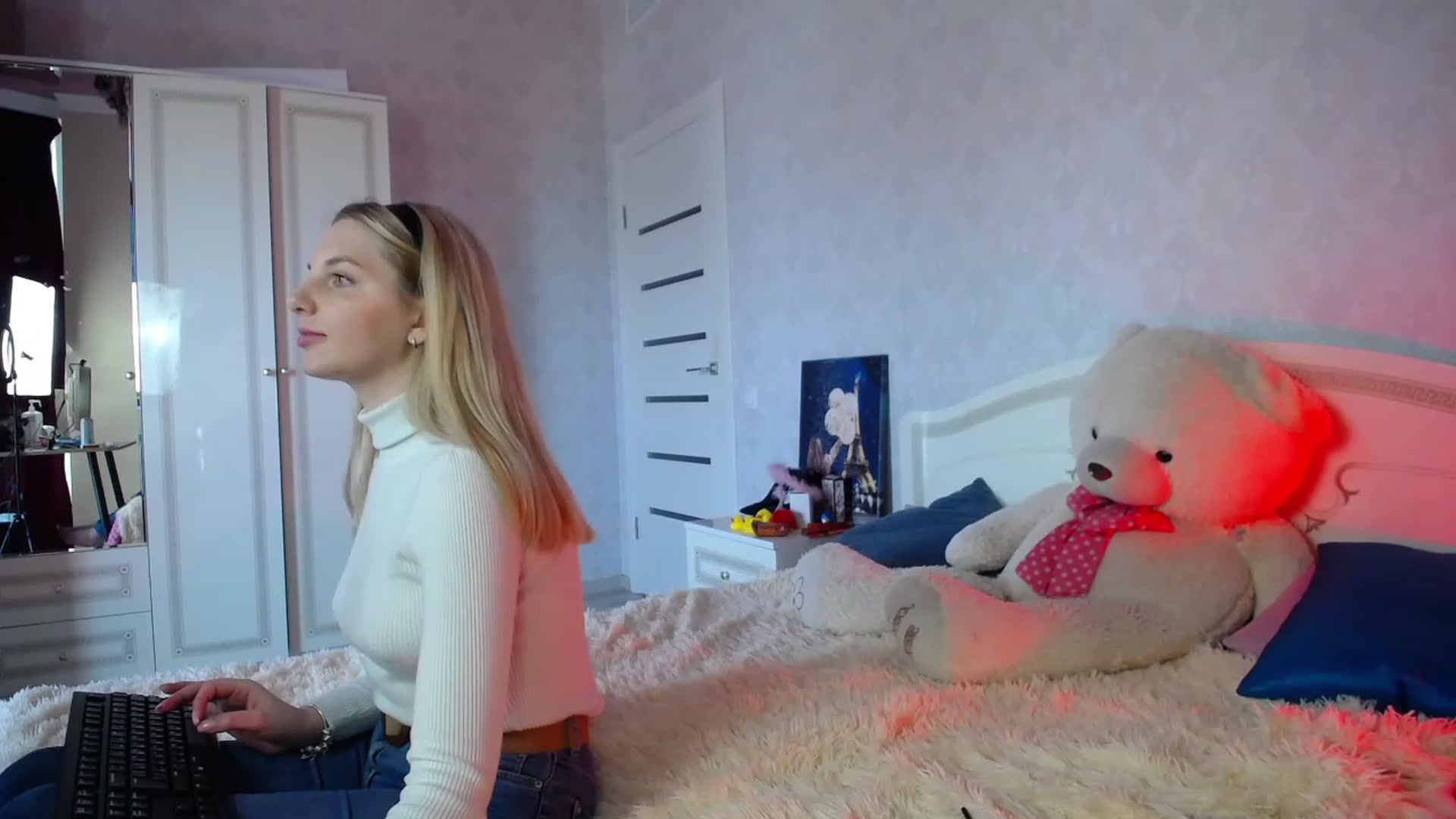 Gallery image thumbnail from AnnaRalphs's myfreecams stream on, 02/26/2024, 12:57 image 7 of 20