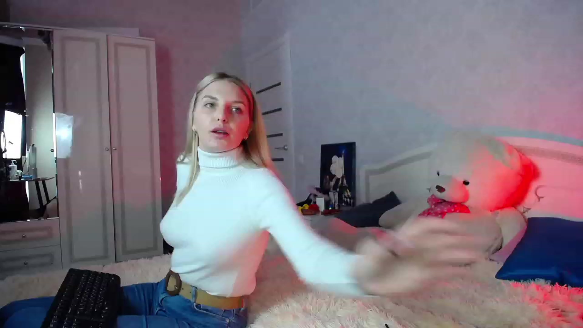 Gallery image thumbnail from AnnaRalphs's myfreecams stream on, 02/26/2024, 12:57 image 6 of 20