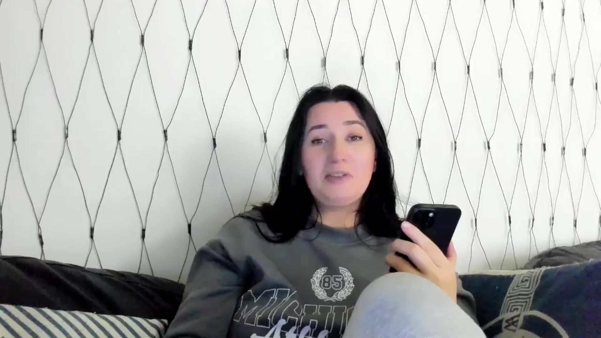 Gallery image thumbnail from AnnaStormy's myfreecams stream on, 12/18/2024, 13:18 image 8 of 20