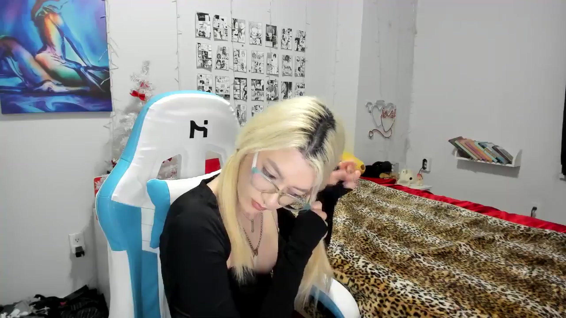 Gallery image thumbnail from AnnaTame's myfreecams stream on, 12/18/2024, 07:09 image 6 of 20