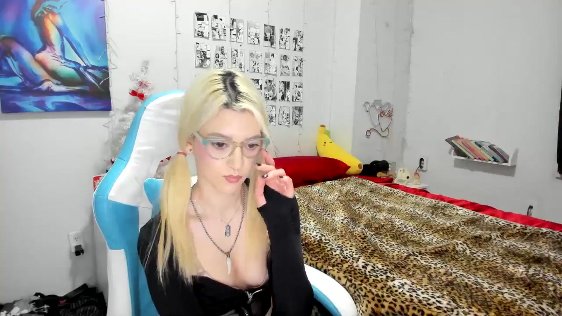 Gallery image thumbnail from AnnaTame's myfreecams stream on, 12/18/2024, 07:09 image 15 of 20