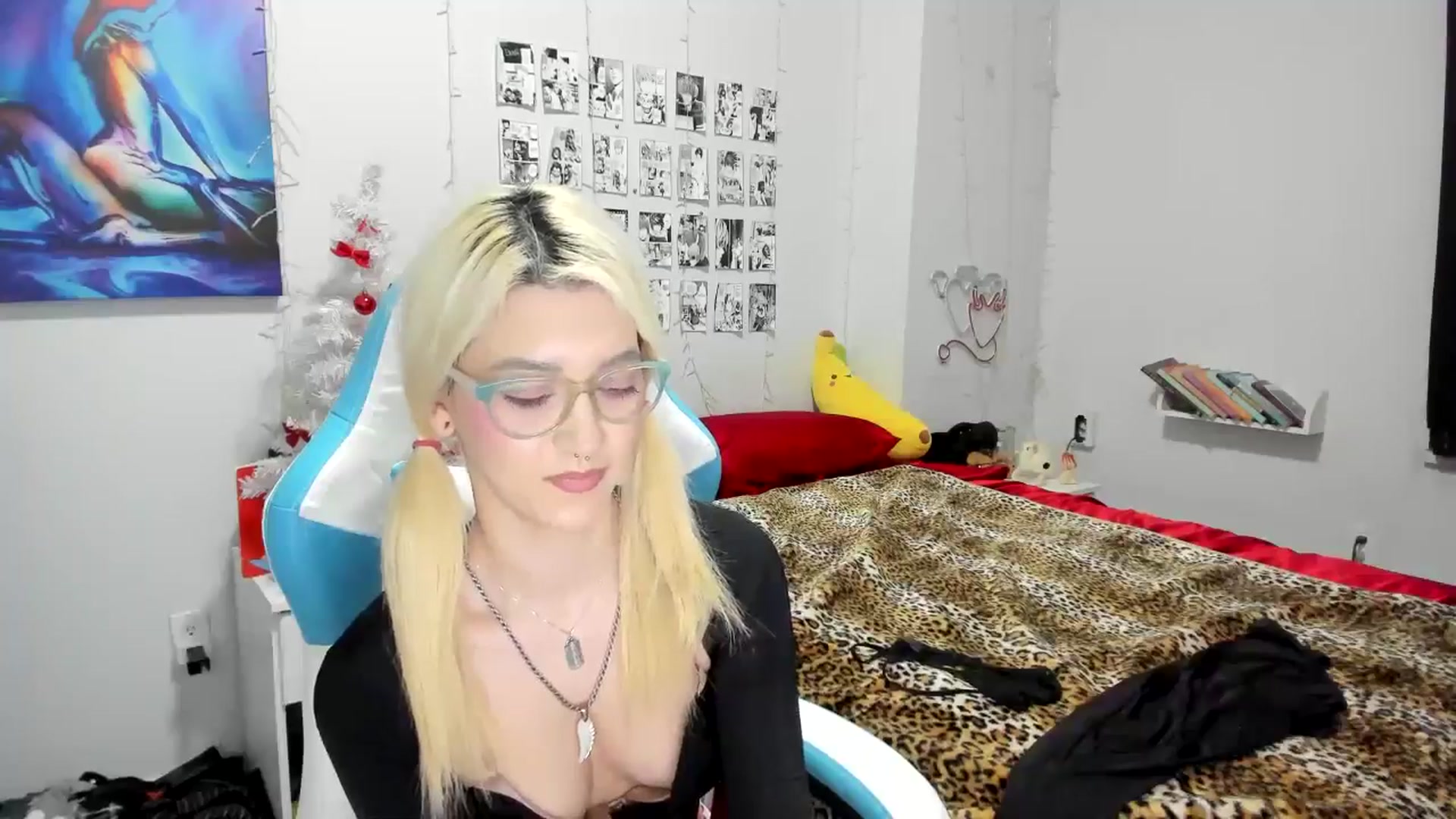 Gallery image thumbnail from AnnaTame's myfreecams stream on, 12/18/2024, 07:30 image 16 of 20