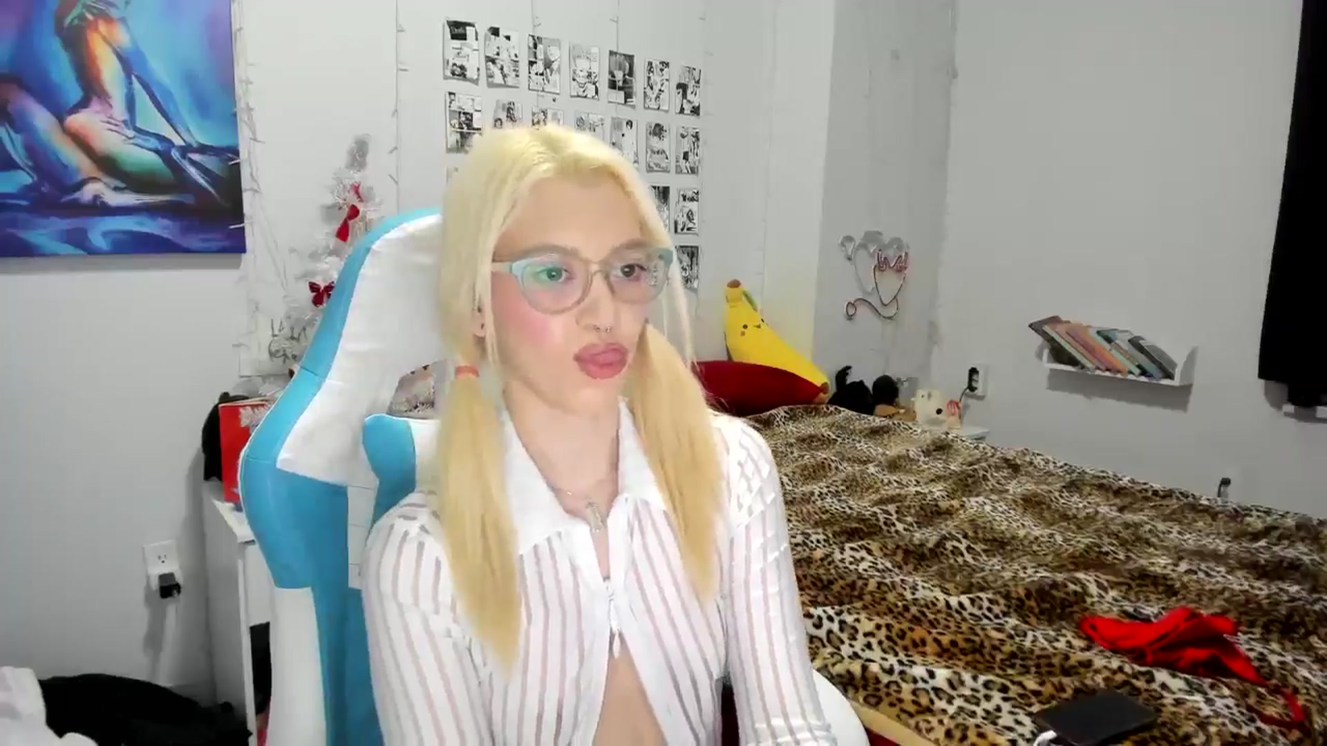 Gallery image thumbnail from AnnaTame's myfreecams stream on, 12/24/2024, 04:41 image 17 of 20