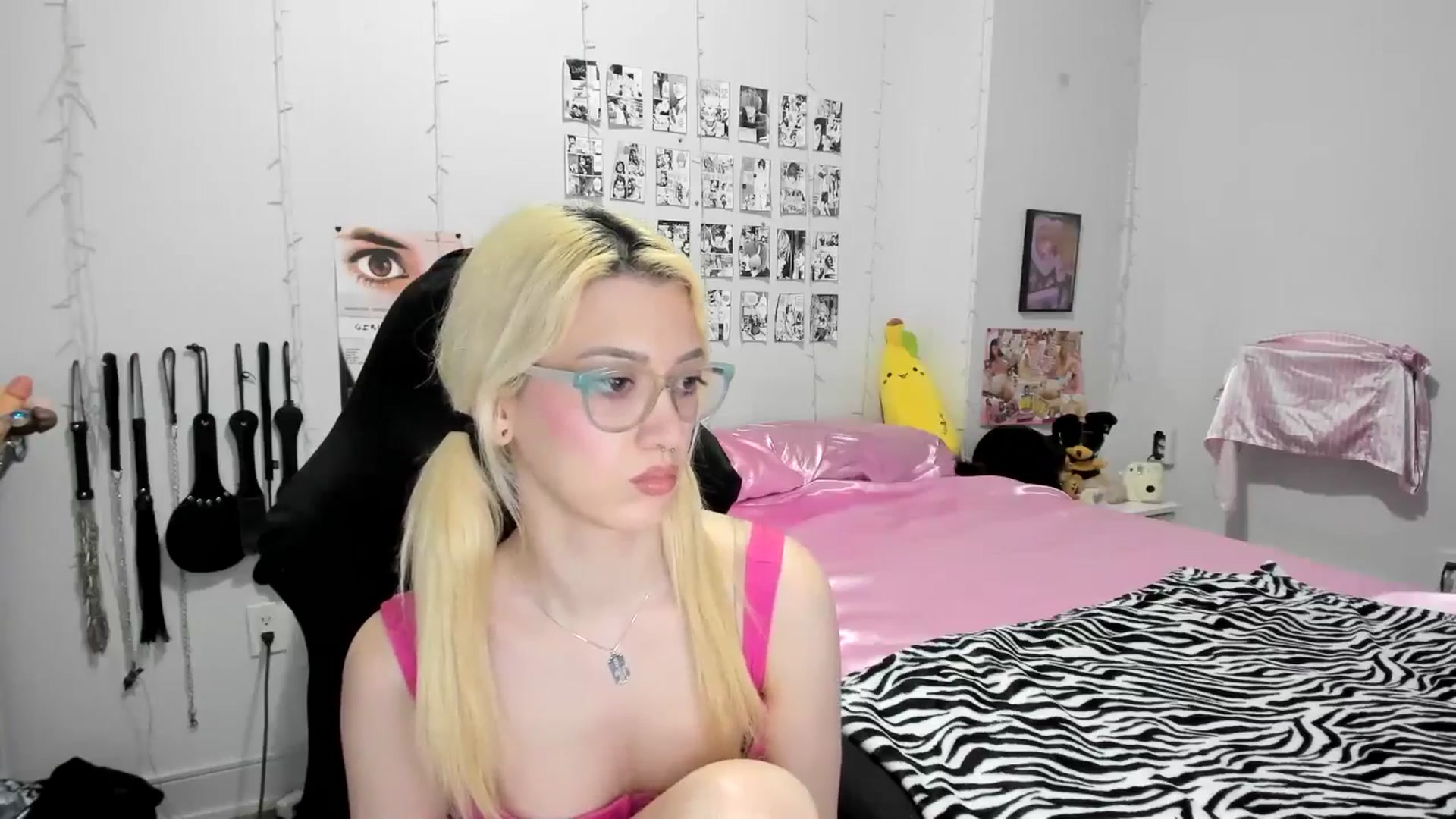 Gallery image thumbnail from AnnaTame's myfreecams stream on, 03/24/2025, 04:53 image 16 of 20