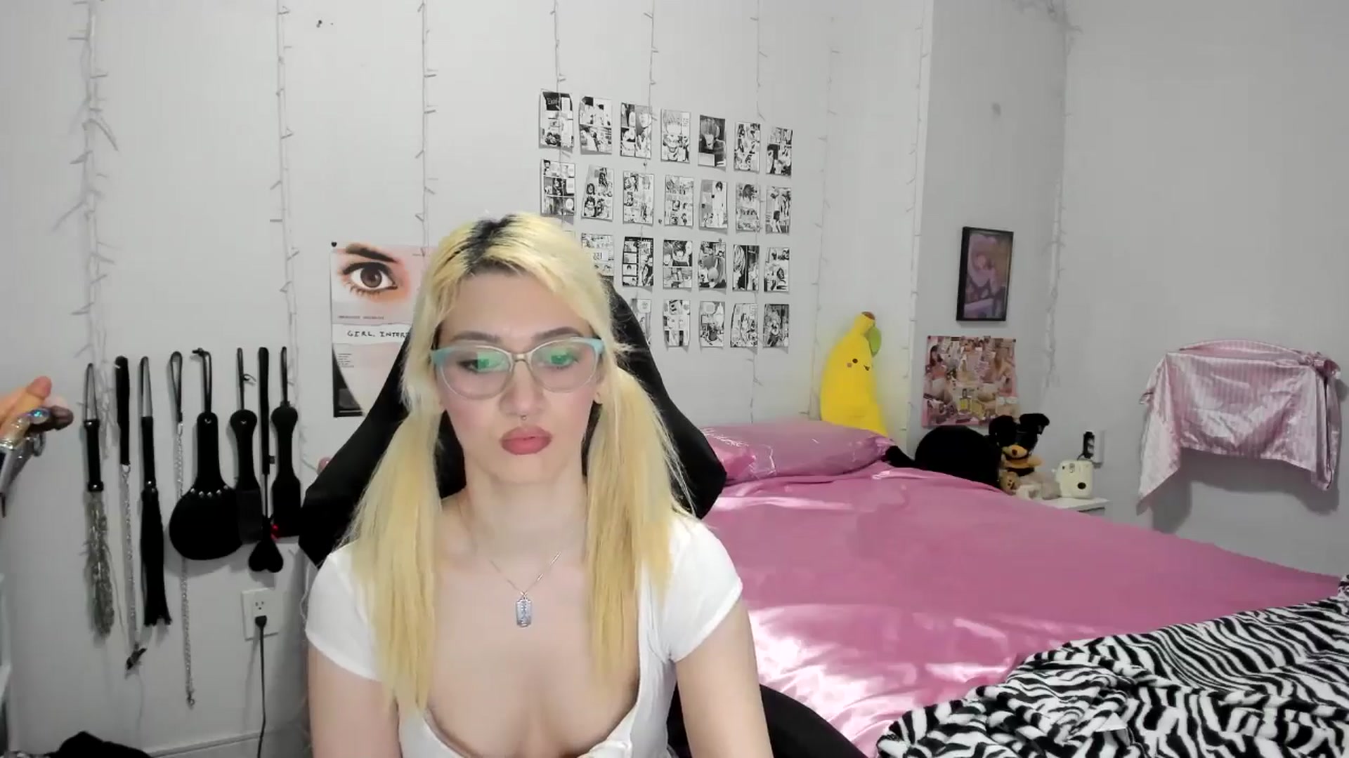 Gallery image thumbnail from AnnaTame's myfreecams stream on, 03/25/2025, 04:32 image 3 of 20