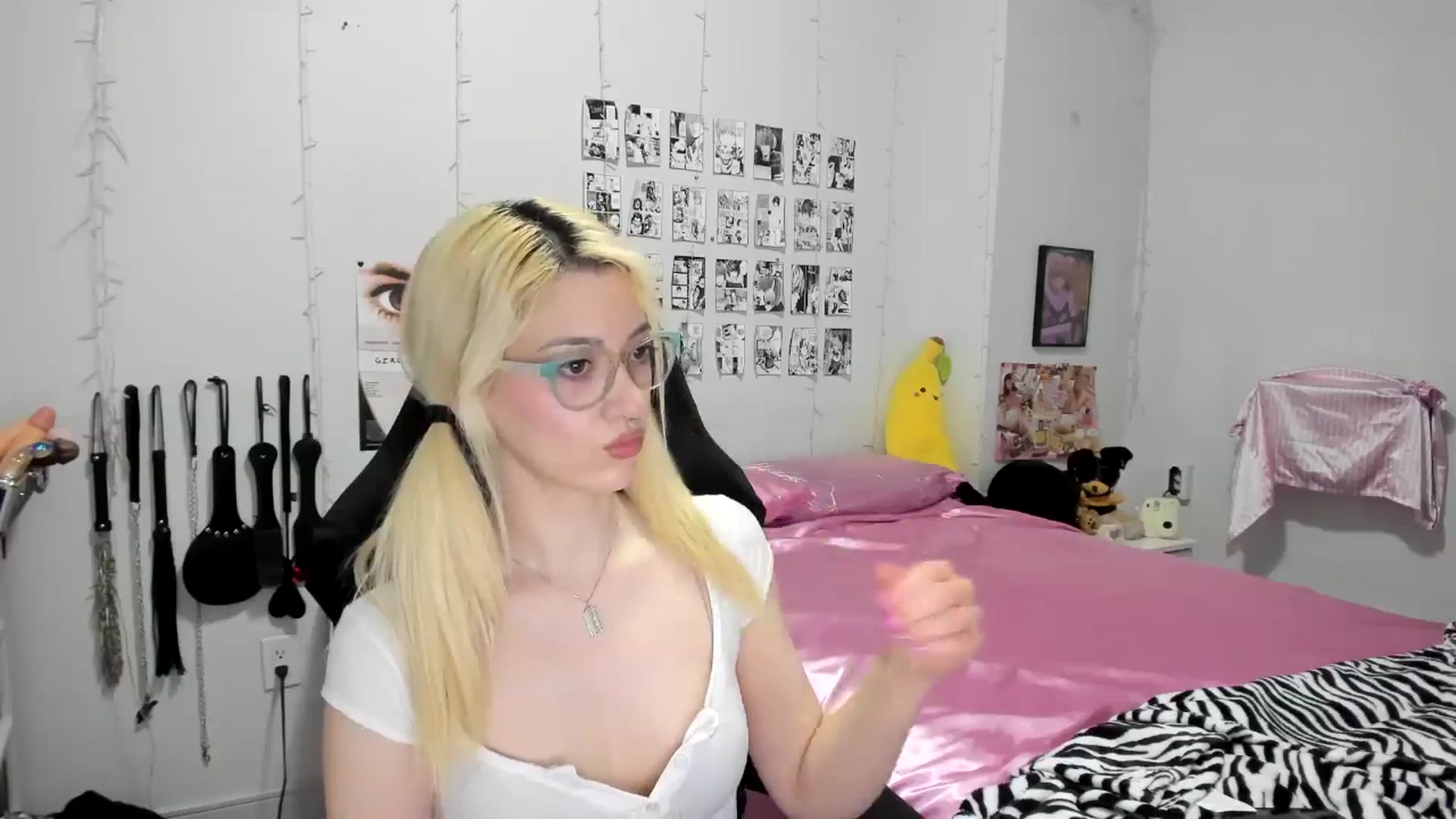 Gallery image thumbnail from AnnaTame's myfreecams stream on, 03/25/2025, 04:32 image 10 of 20