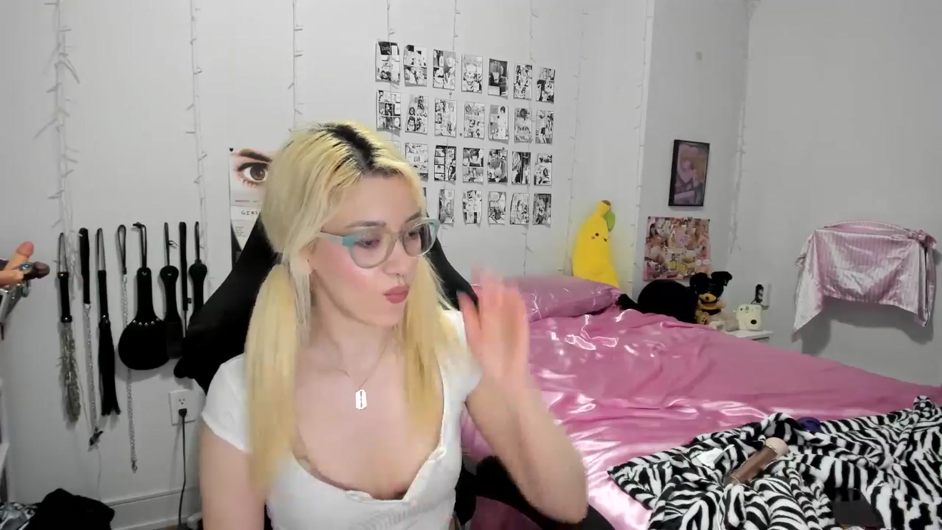 Gallery image thumbnail from AnnaTame's myfreecams stream on, 03/25/2025, 06:08 image 17 of 20