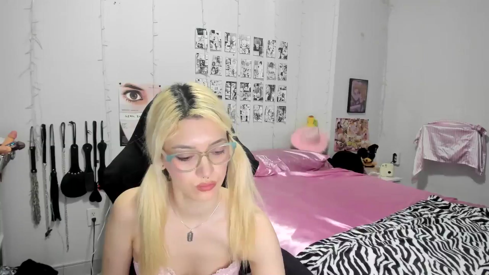 Gallery image thumbnail from AnnaTame's myfreecams stream on, 03/26/2025, 05:14 image 18 of 20